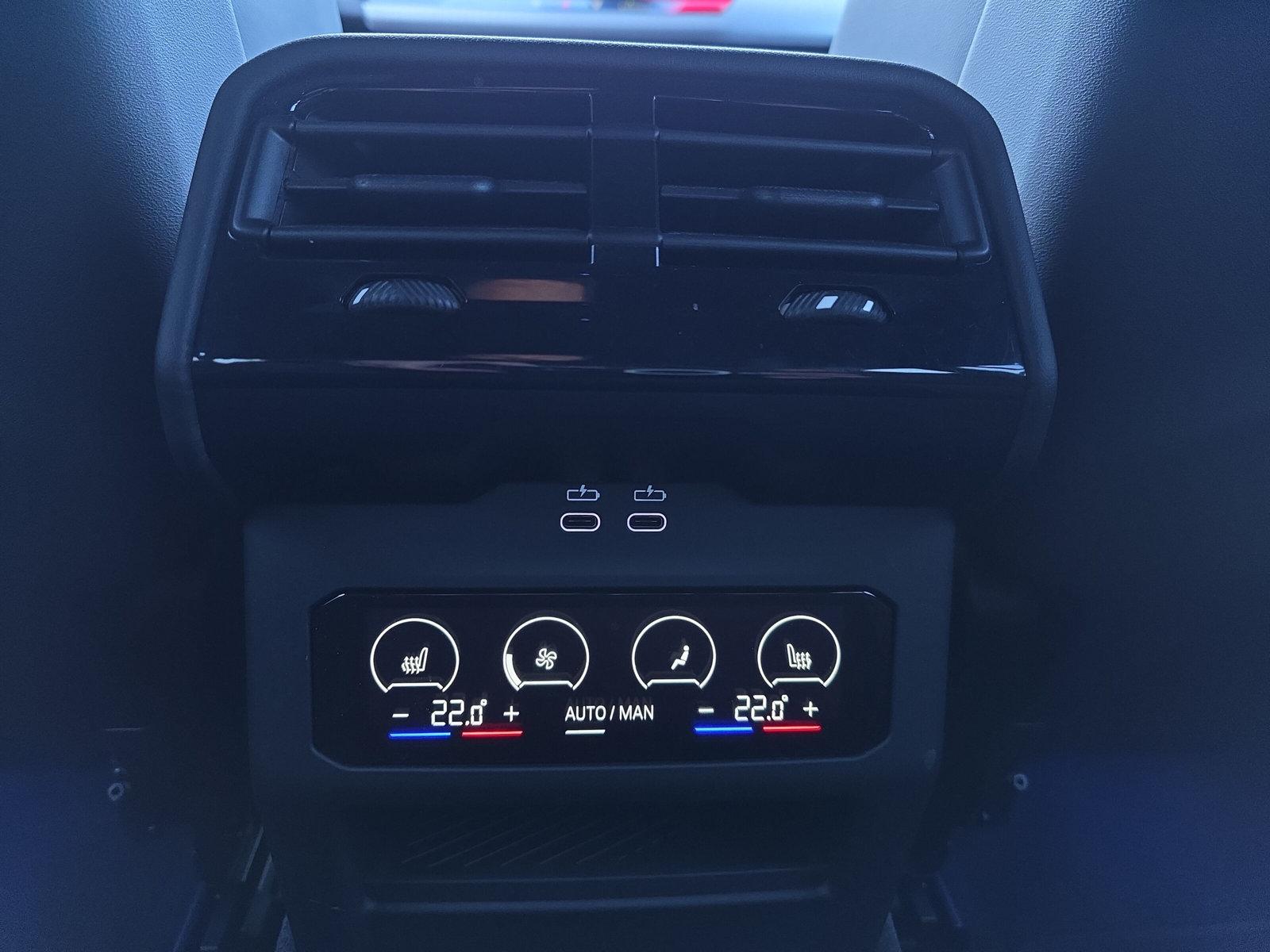 BMW M5 xDrive Touring (CH) * Individual Storm Bay * - 27