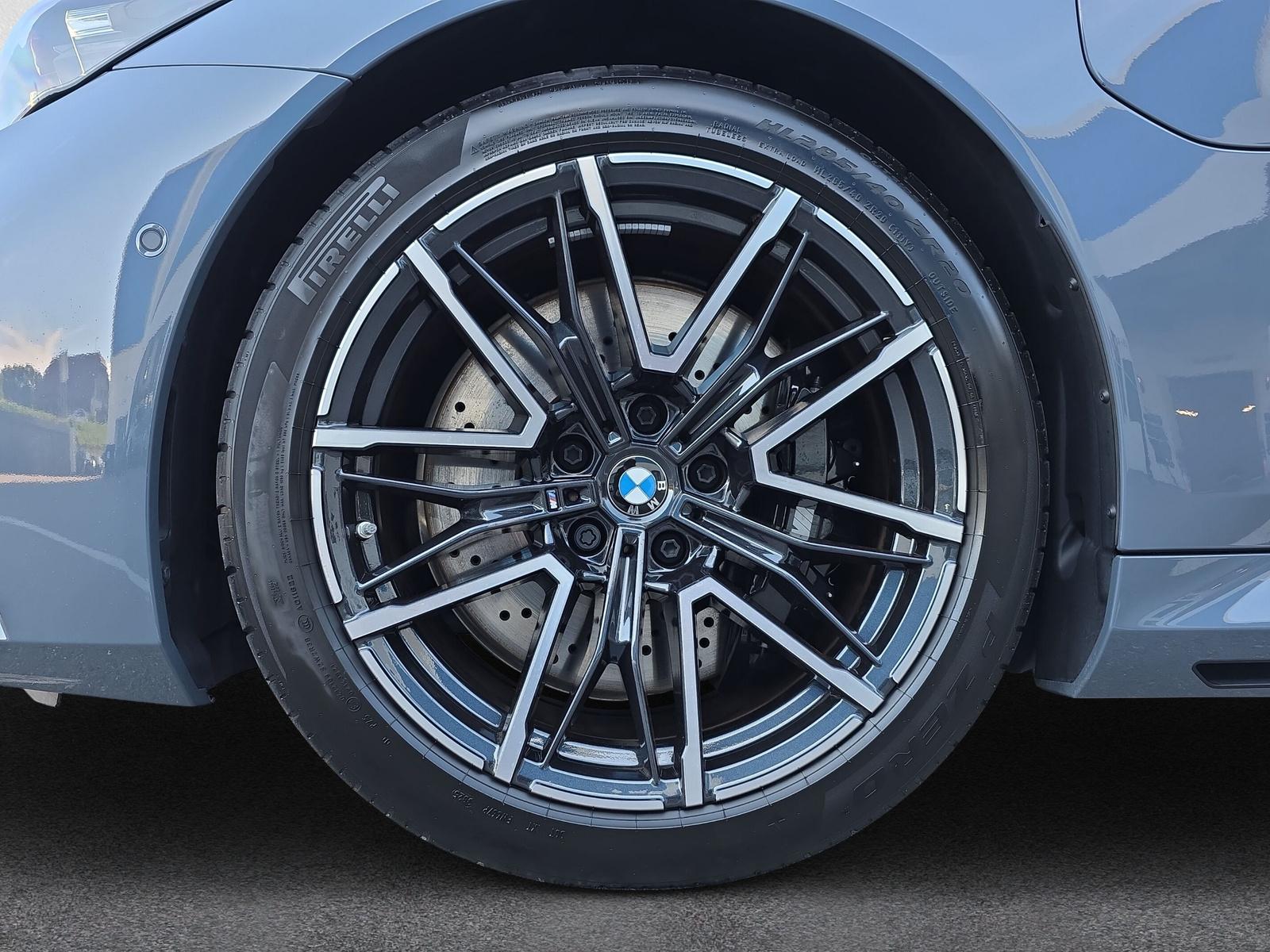 BMW M5 xDrive Touring (CH) * Individual Storm Bay * - 10