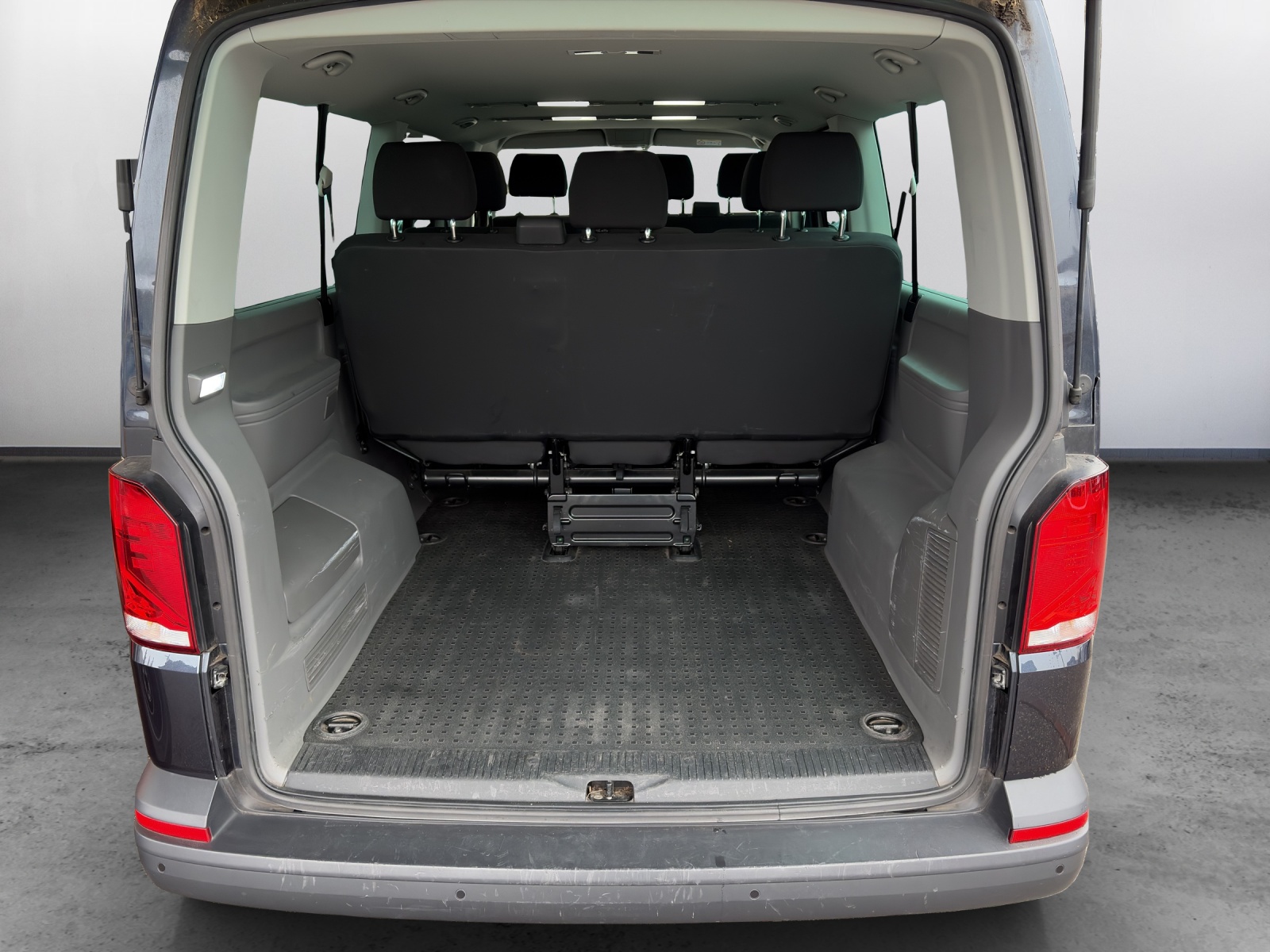 VW T6.1 Caravelle 2.0 TDI Trendline Liberty DSG LWB - 12