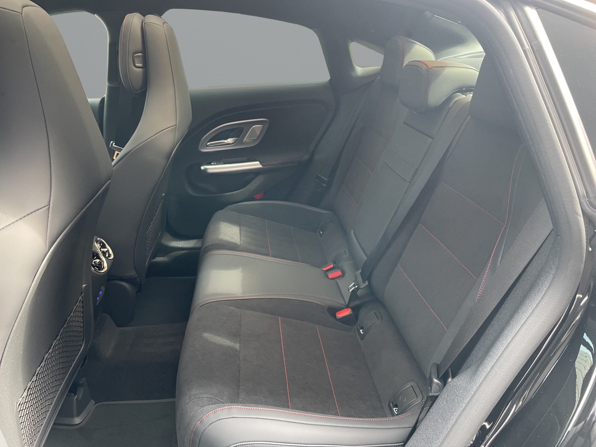 MERCEDES-BENZ CLA 200 8G-DCT 4Matic - 12