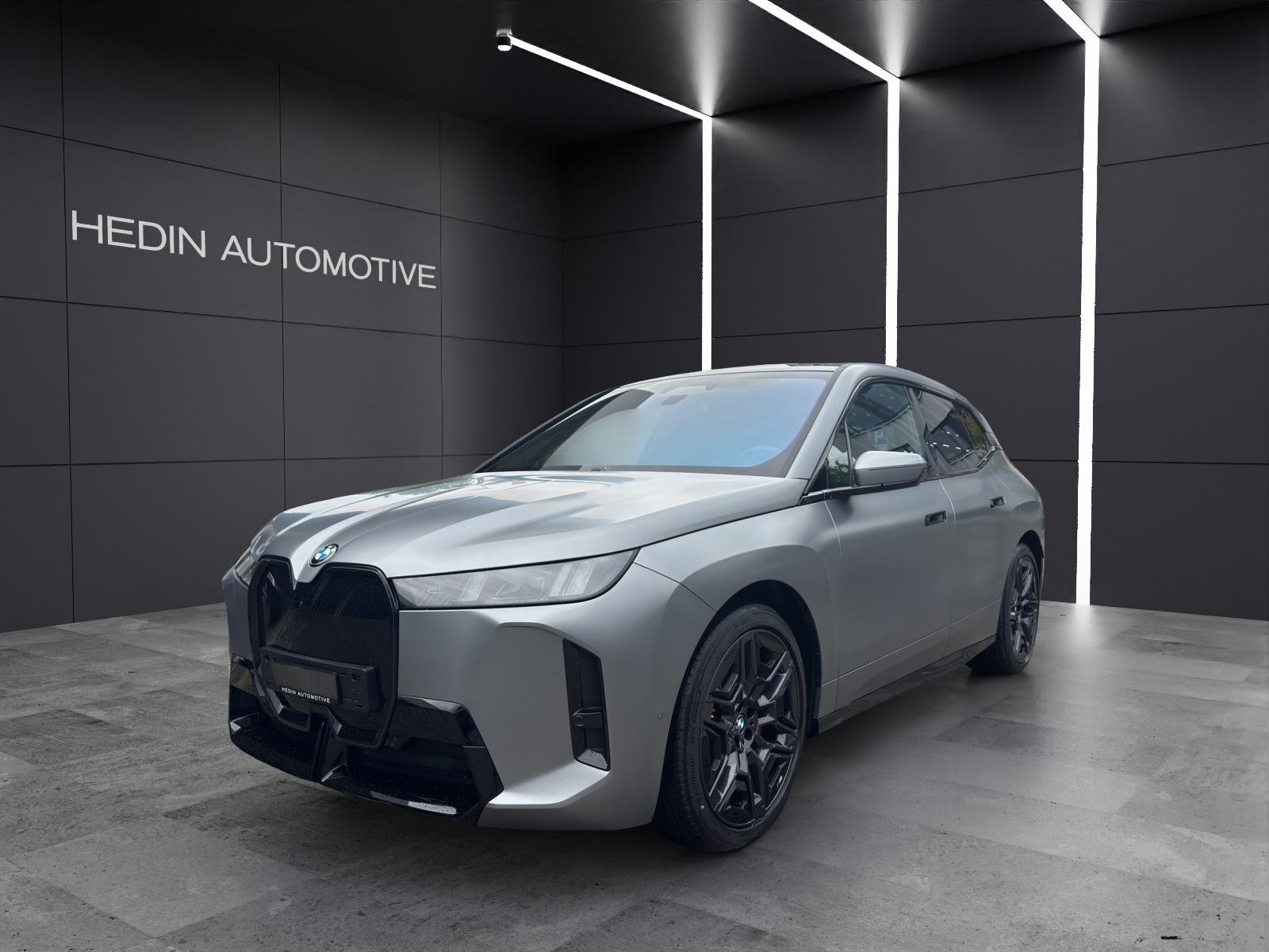 BMW iX xDrive60 SUV / Geländewagen