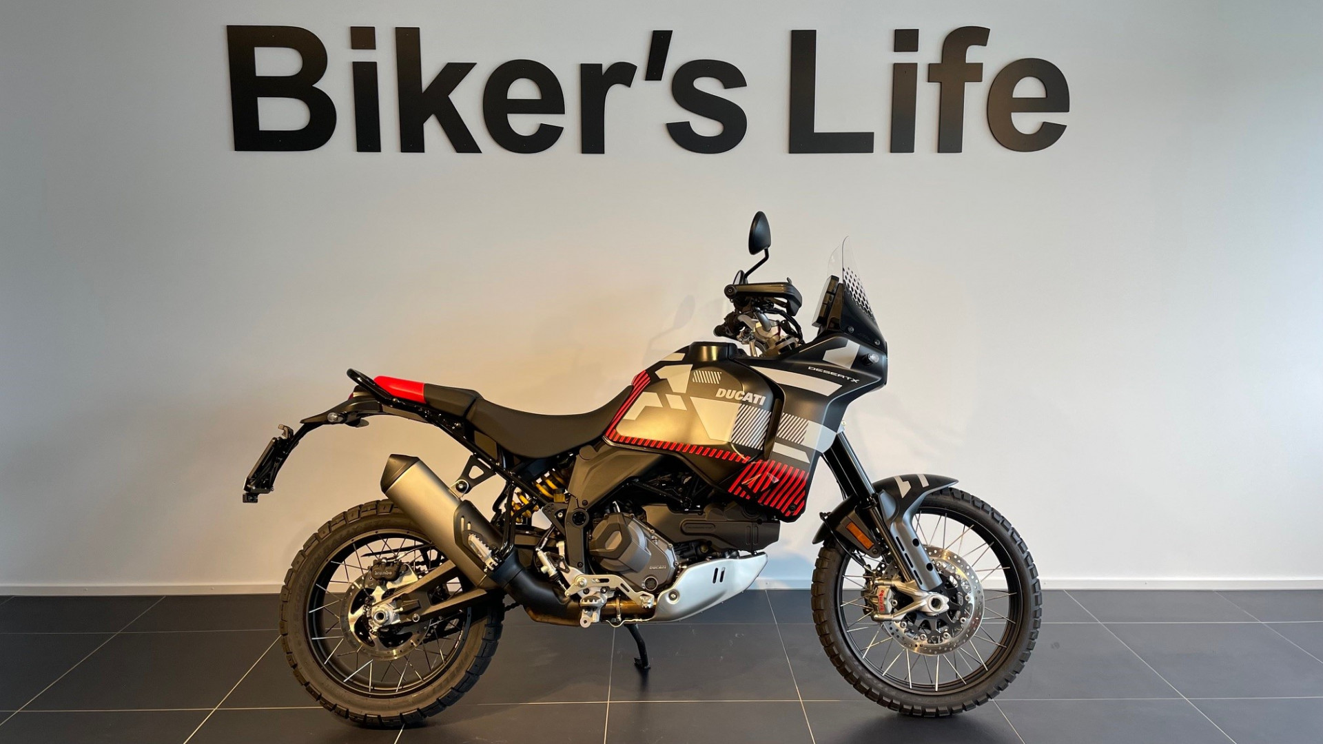 DUCATI 937 DesertX V2