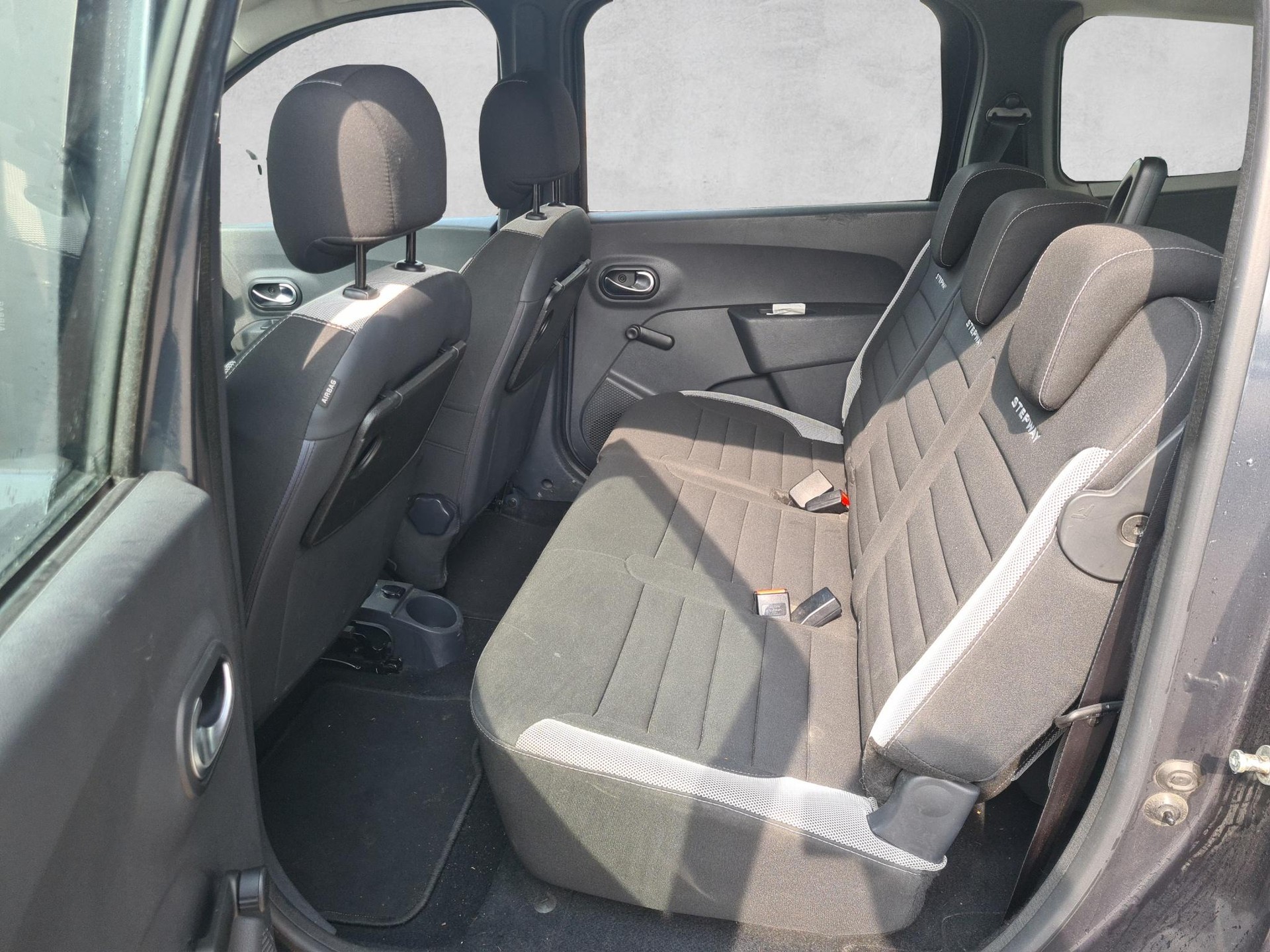 DACIA Lodgy 1.3 TCe Stepway S/S 7P - 15