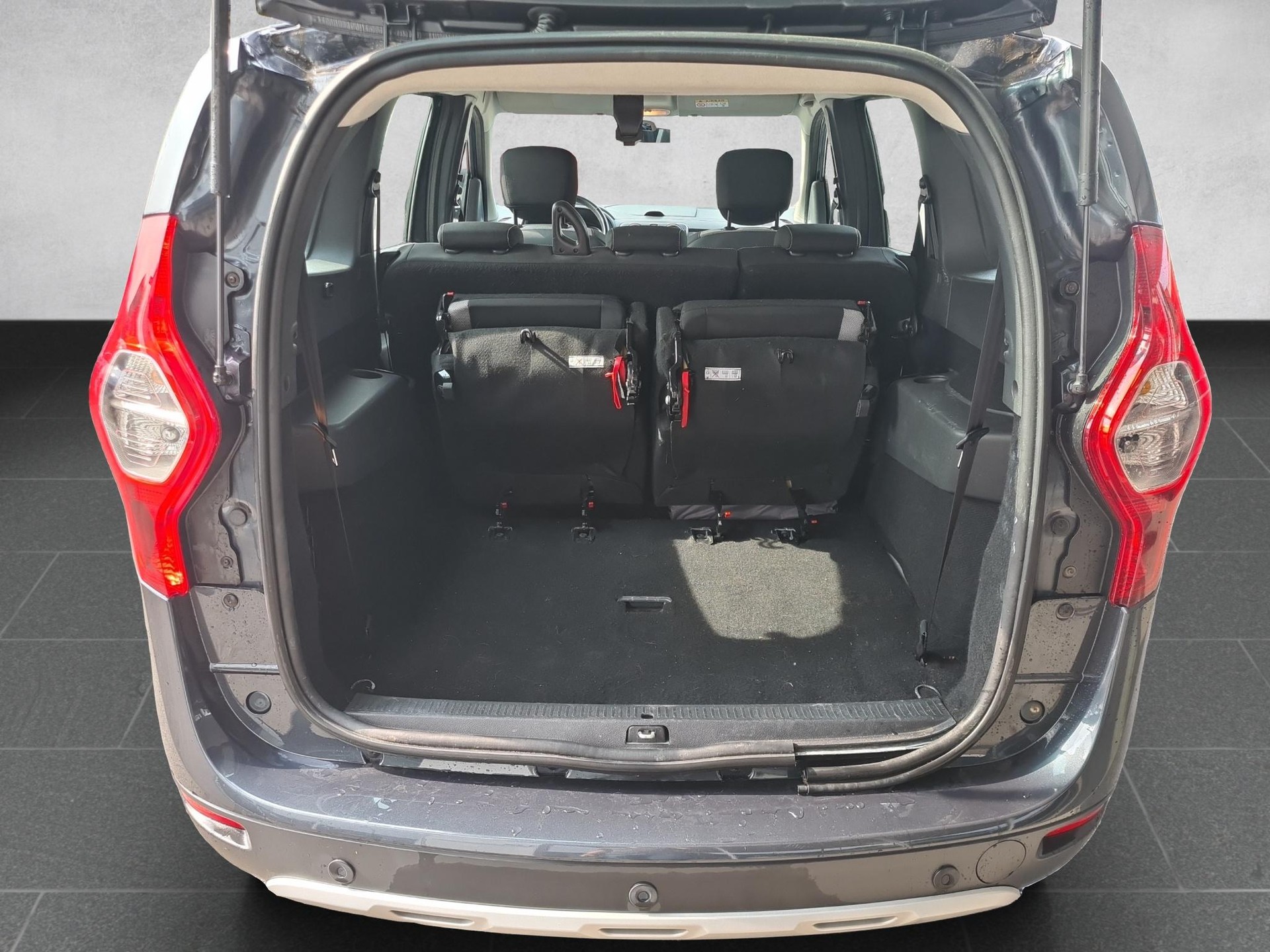 DACIA Lodgy 1.3 TCe Stepway S/S 7P - 16