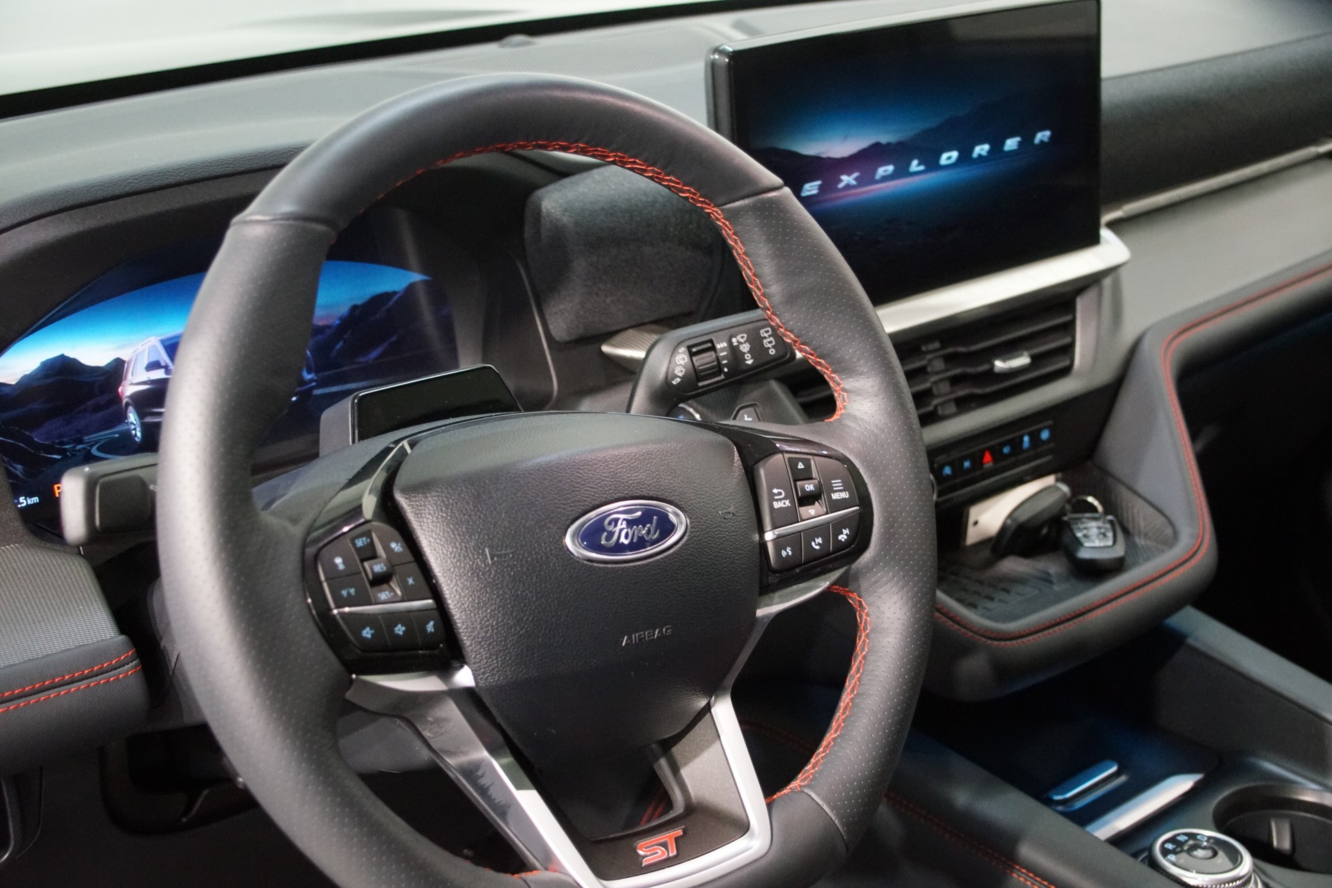 FORD Explorer 3.0 ST Benzin 400 PS - 15