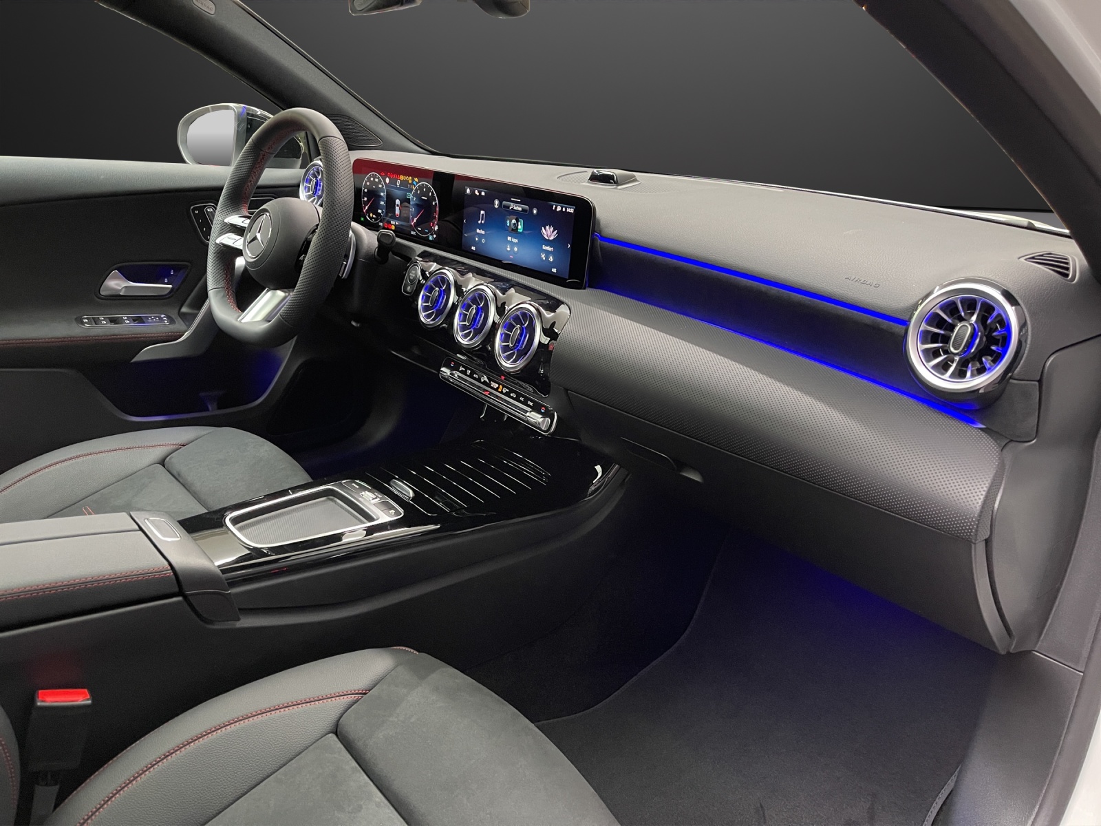 MERCEDES-BENZ A 200 Kompaktlimousine Night Star - 9