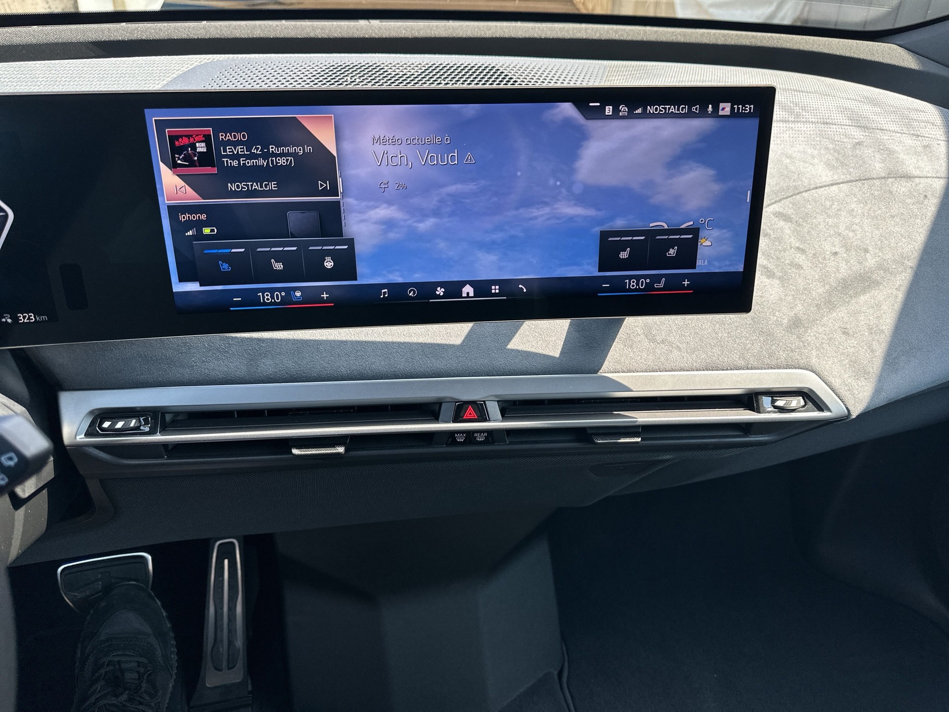 BMW iX xDrive60 M Sport Pro - 11
