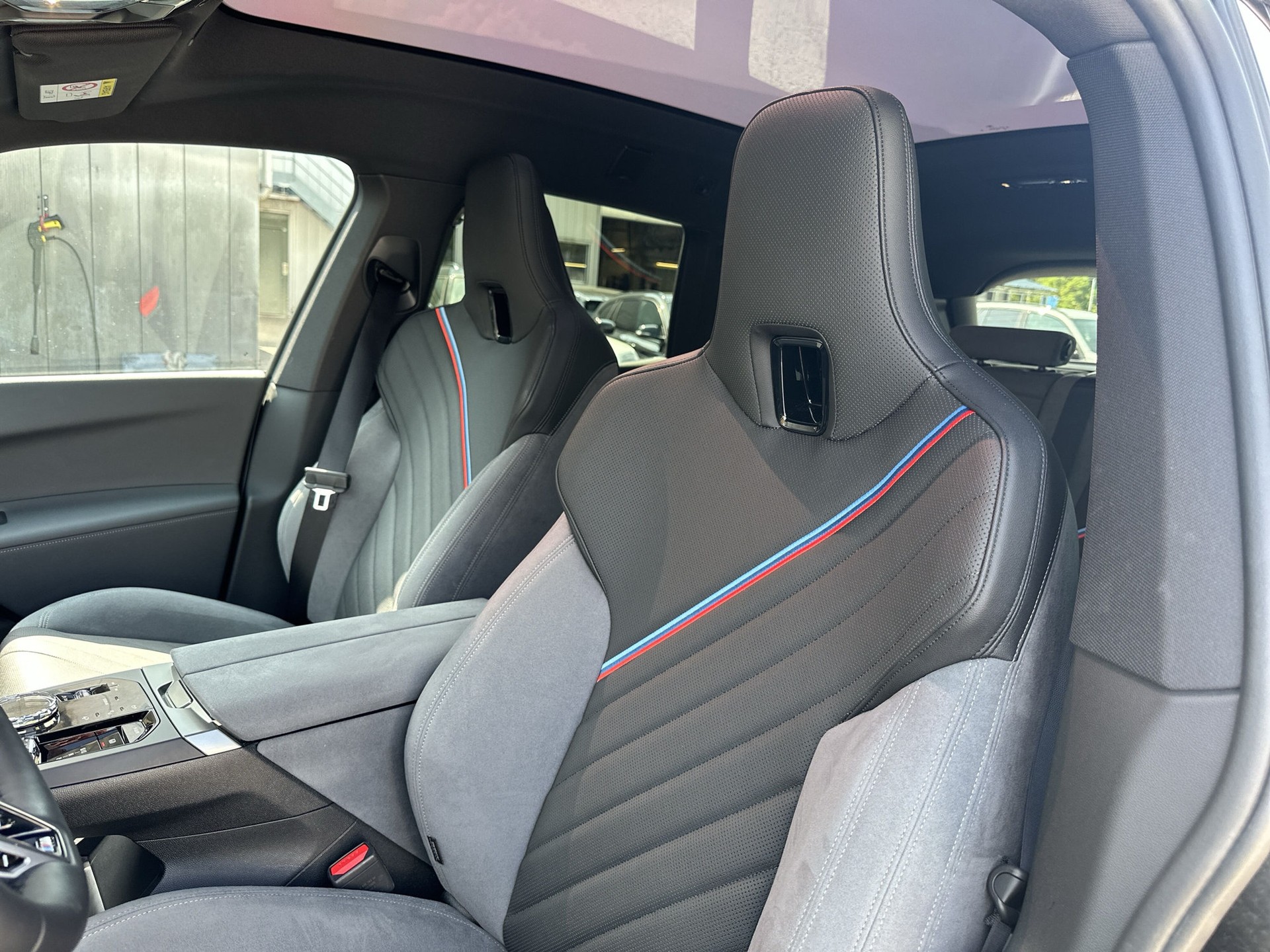 BMW iX xDrive60 M Sport Pro - 10
