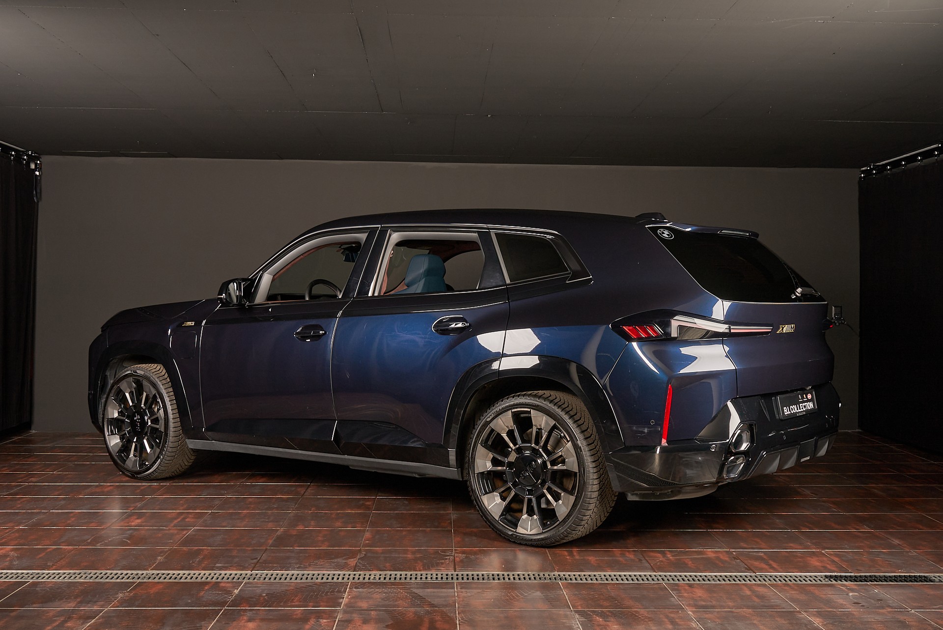 BMW XM xDrive PHEV Steptronic - 13