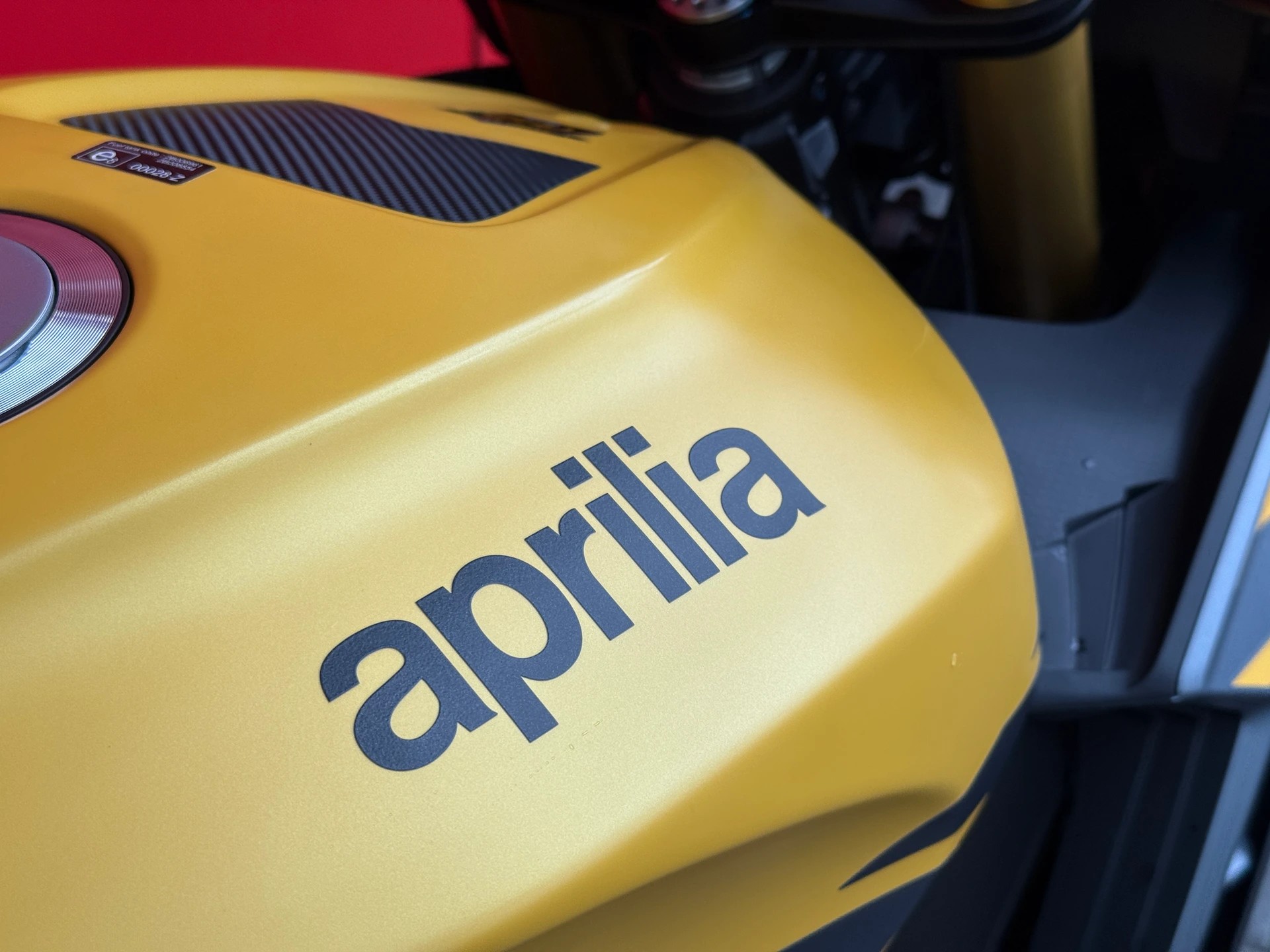 APRILIA Tuono V4 1100 - 8