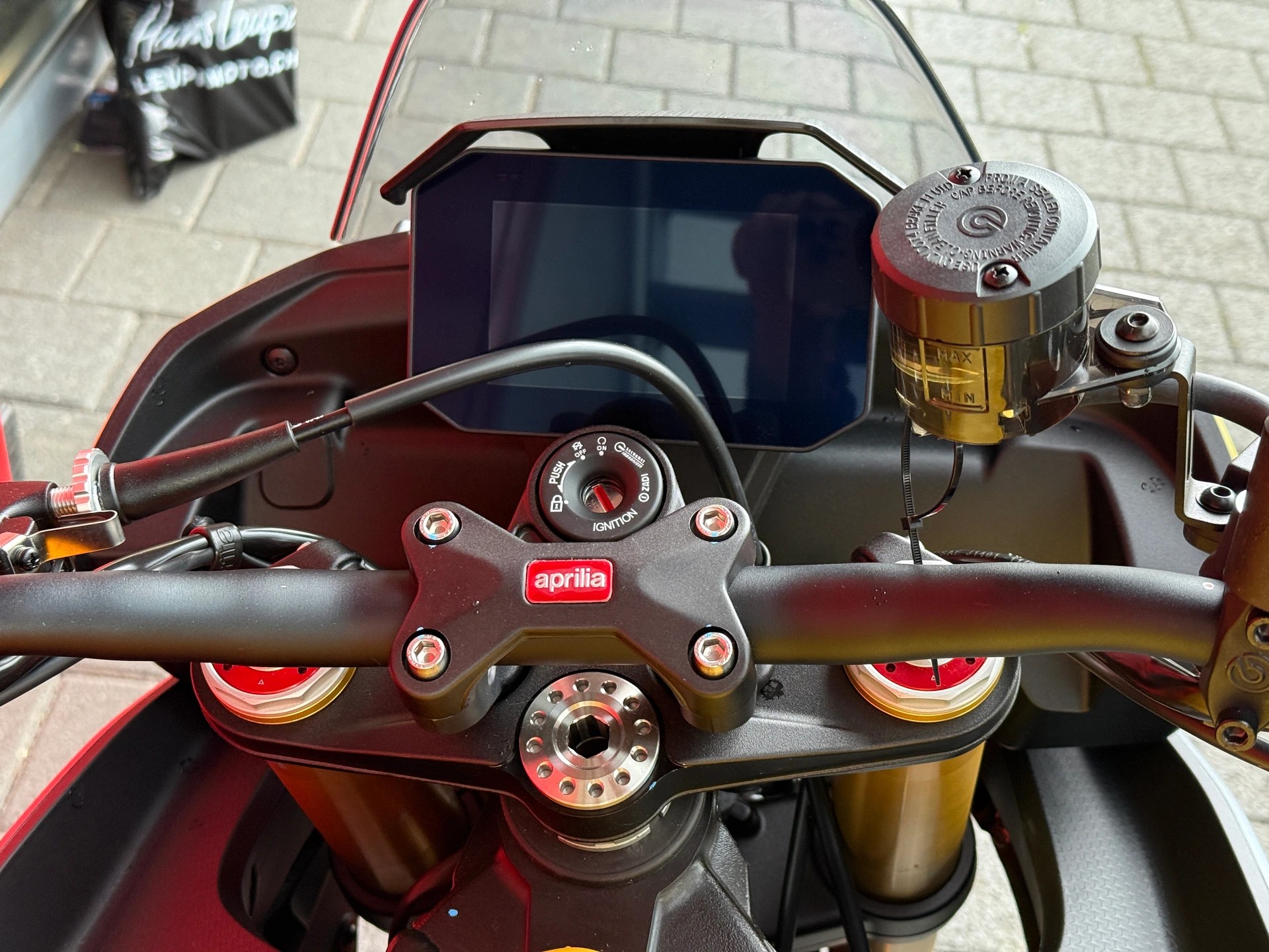 APRILIA Tuono V4 1100 - 12