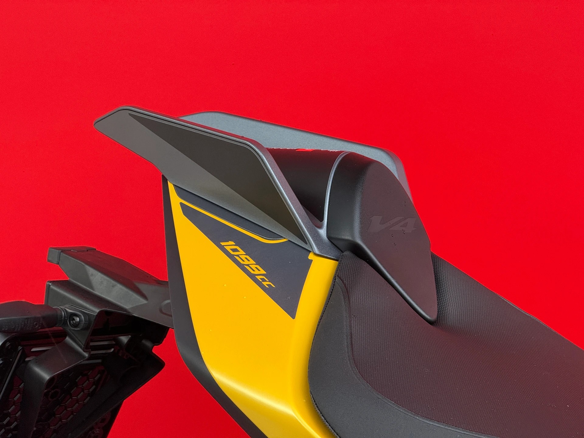 APRILIA Tuono V4 1100 - 9