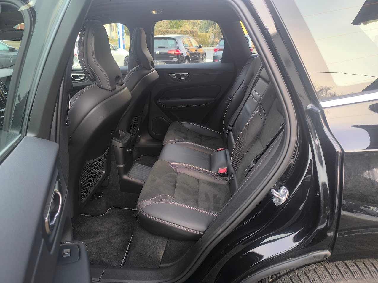 VOLVO XC60 T8 eAWD R-Design Geartronic - 8