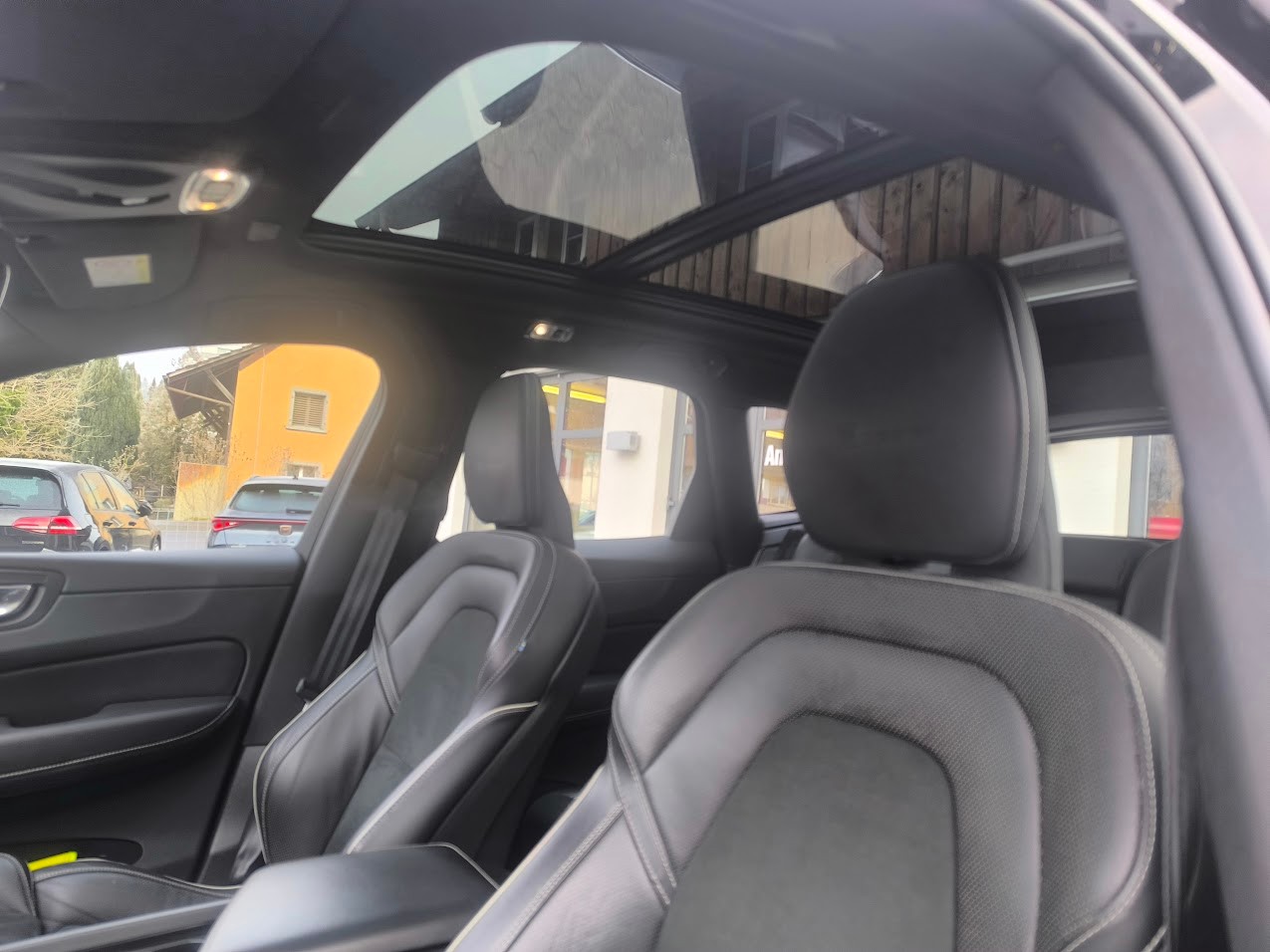 VOLVO XC60 T8 eAWD R-Design Geartronic - 11