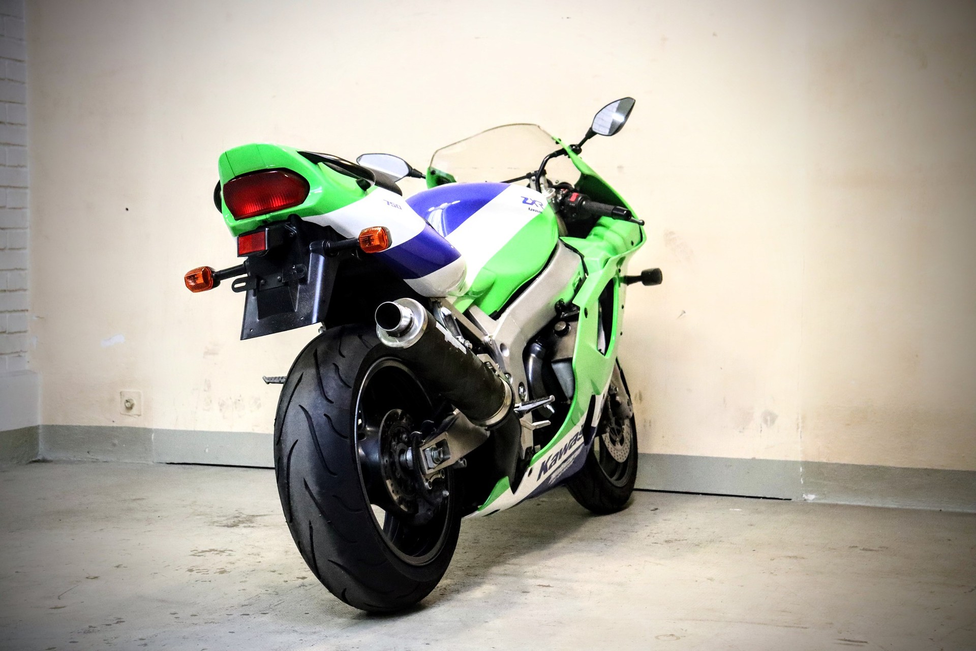 KAWASAKI Ninja ZX-7R - 6