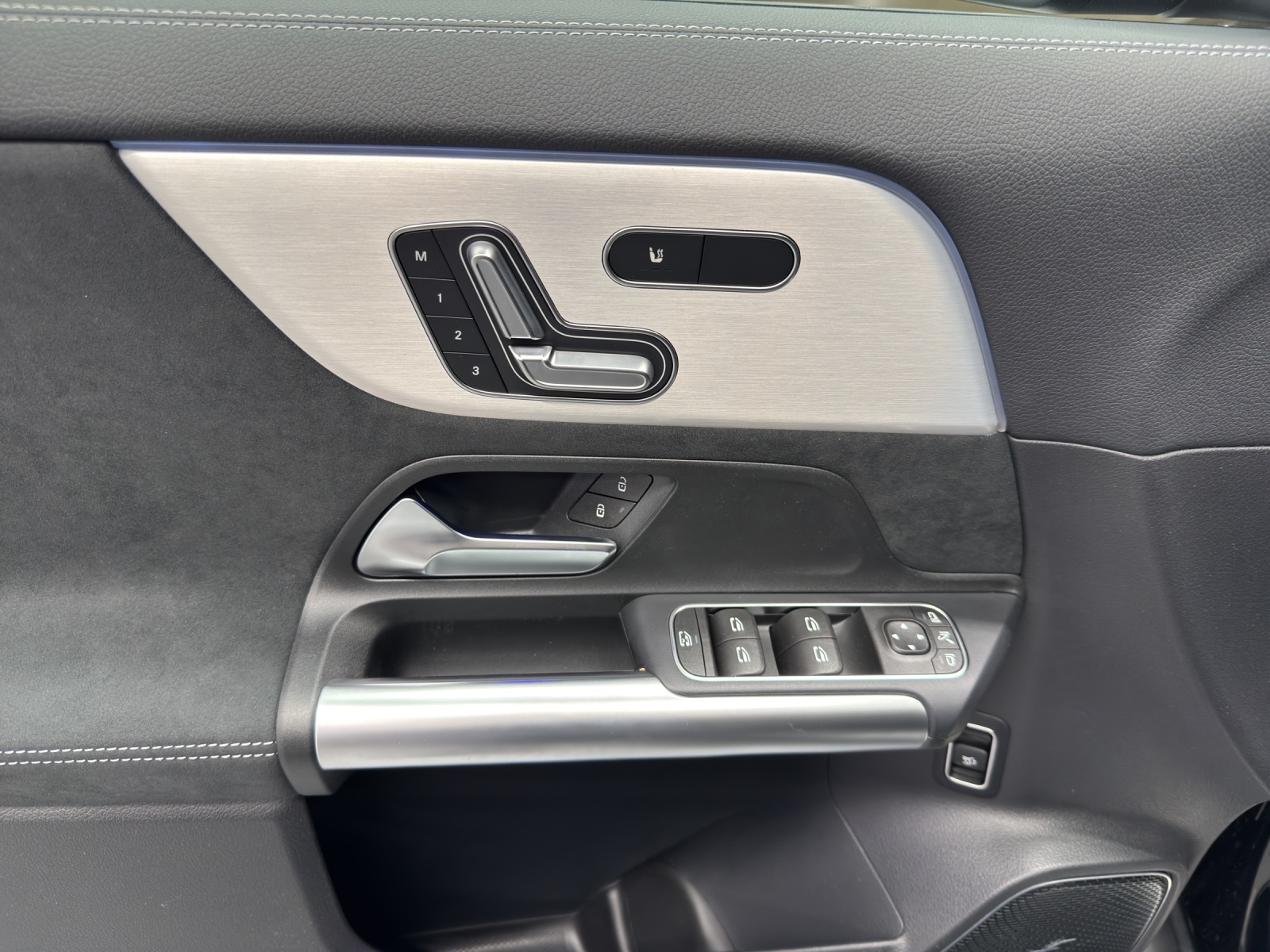 MERCEDES-BENZ GLA 220 d AMG Line 4Matic Swiss Star - 15