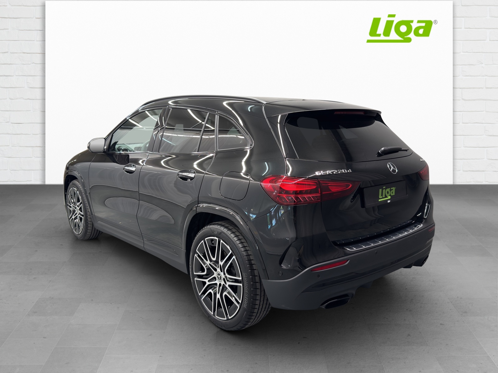 MERCEDES-BENZ GLA 220 d AMG Line 4Matic Swiss Star - 4