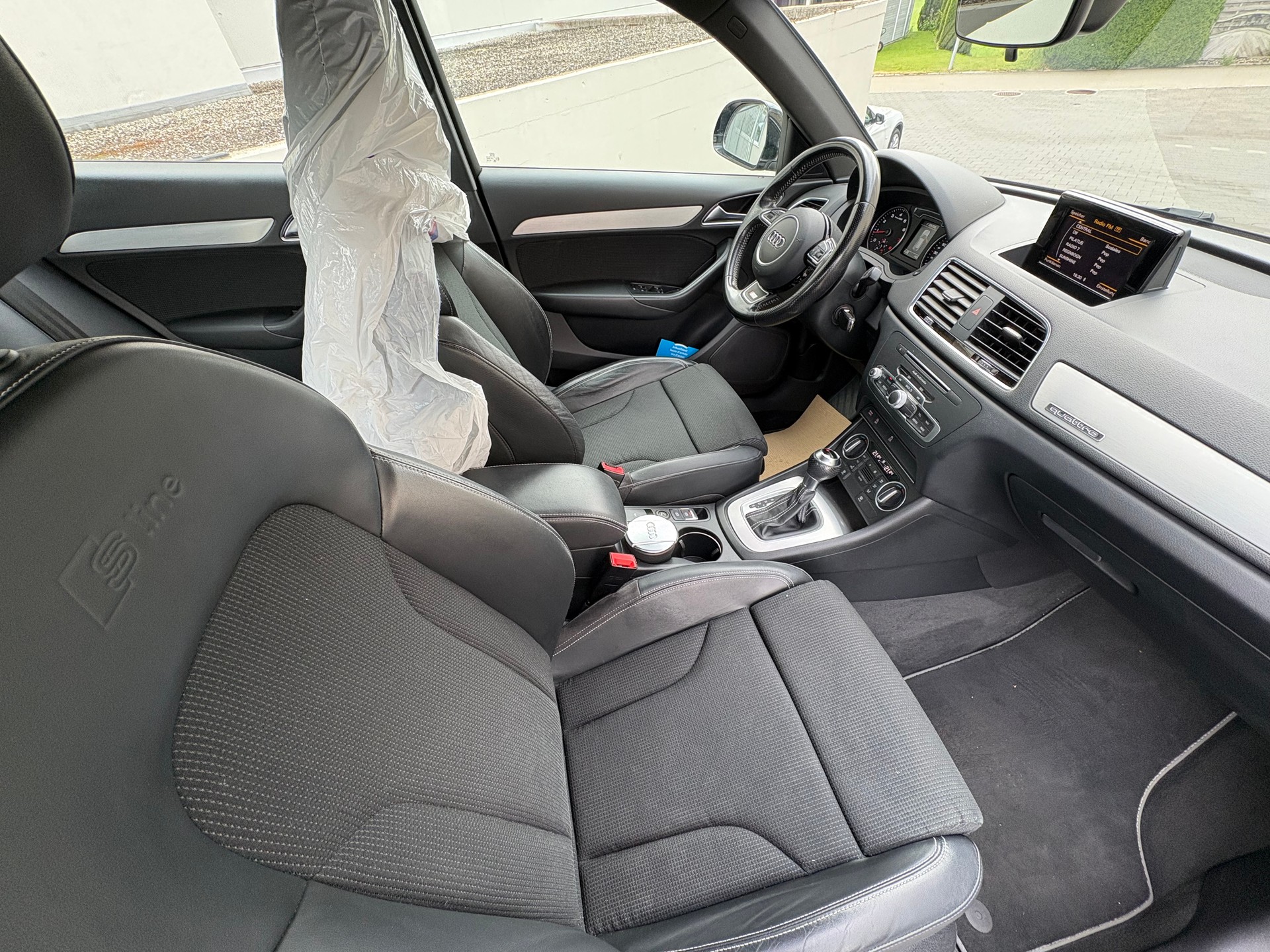 AUDI Q3 2.0 TFSI sport quattro S-tronic - 11