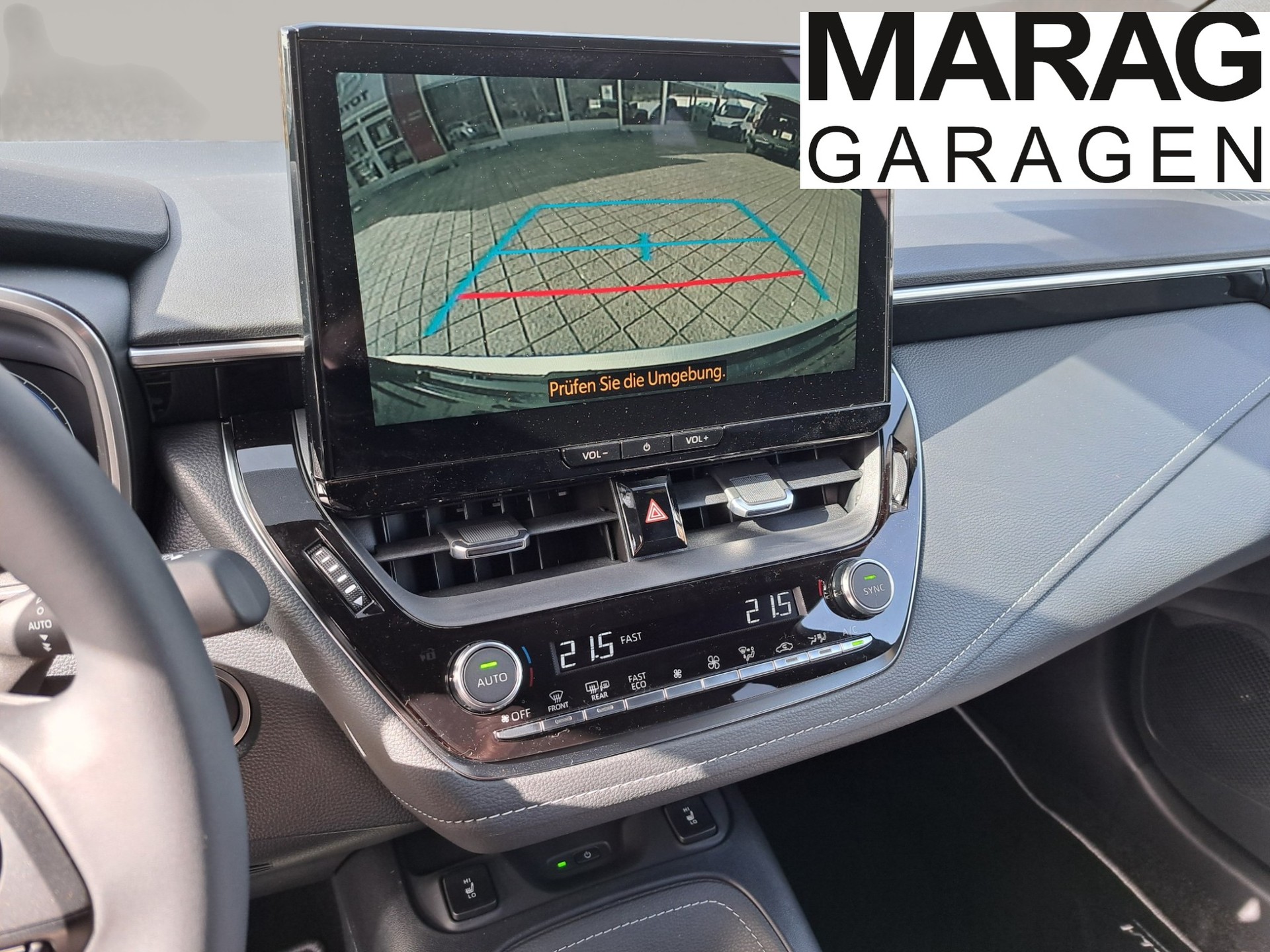 TOYOTA Touring Sports 2.0 HEV Swiss Edition - 12