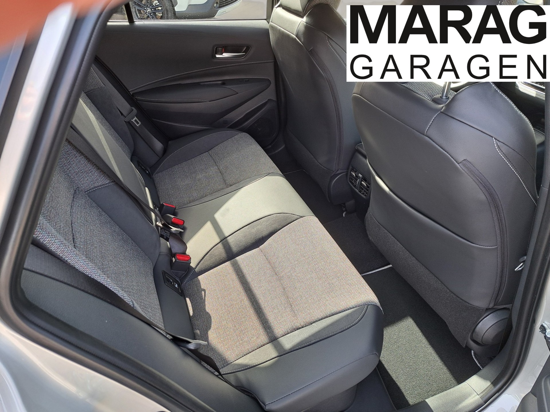 TOYOTA Touring Sports 2.0 HEV Swiss Edition - 6