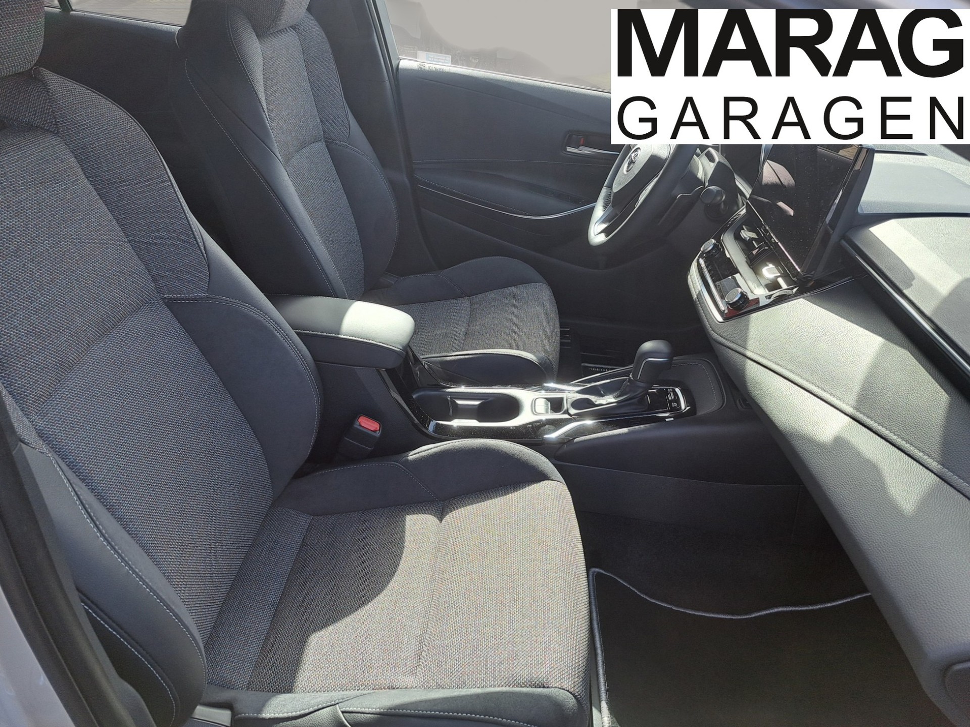 TOYOTA Touring Sports 2.0 HEV Swiss Edition - 5