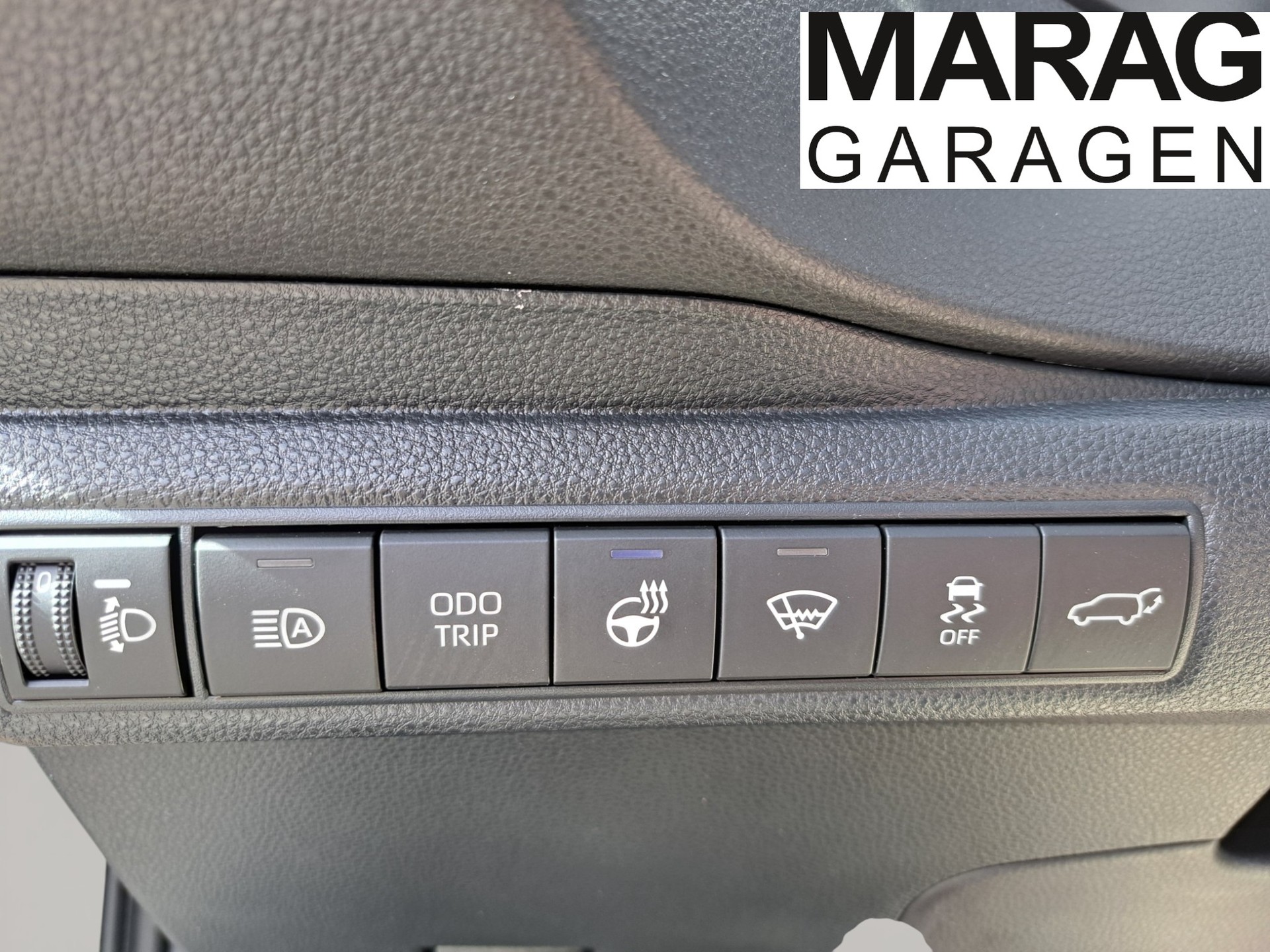 TOYOTA Touring Sports 2.0 HEV Swiss Edition - 14