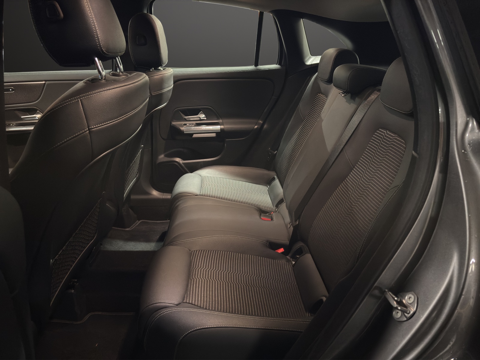 MERCEDES-BENZ GLA 250 4Matic Progressive 8G-DCT - 14