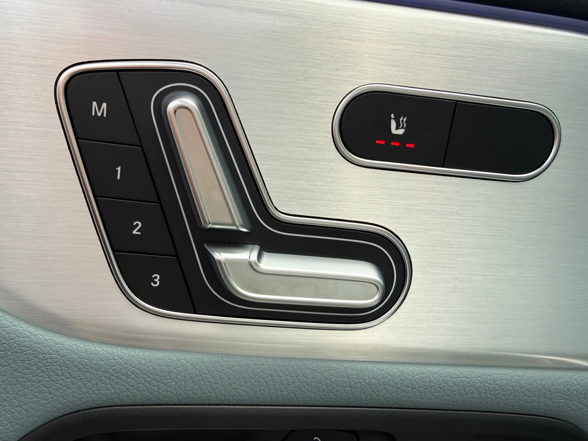 MERCEDES-BENZ EQA 350 AMG Line 4Matic Swiss Star - 8