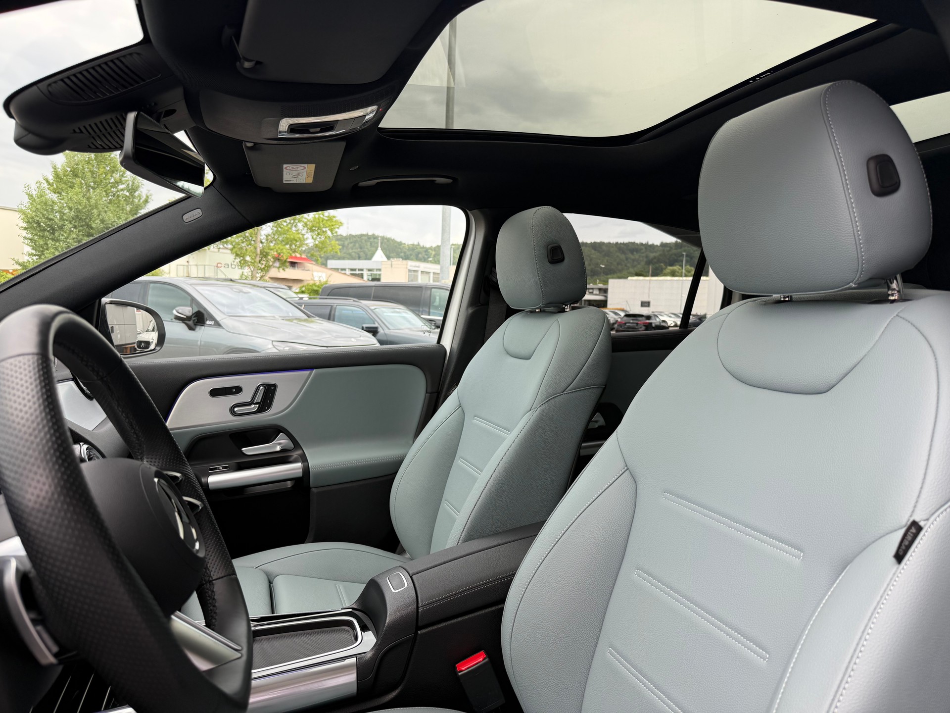 MERCEDES-BENZ EQA 350 AMG Line 4Matic Swiss Star - 5