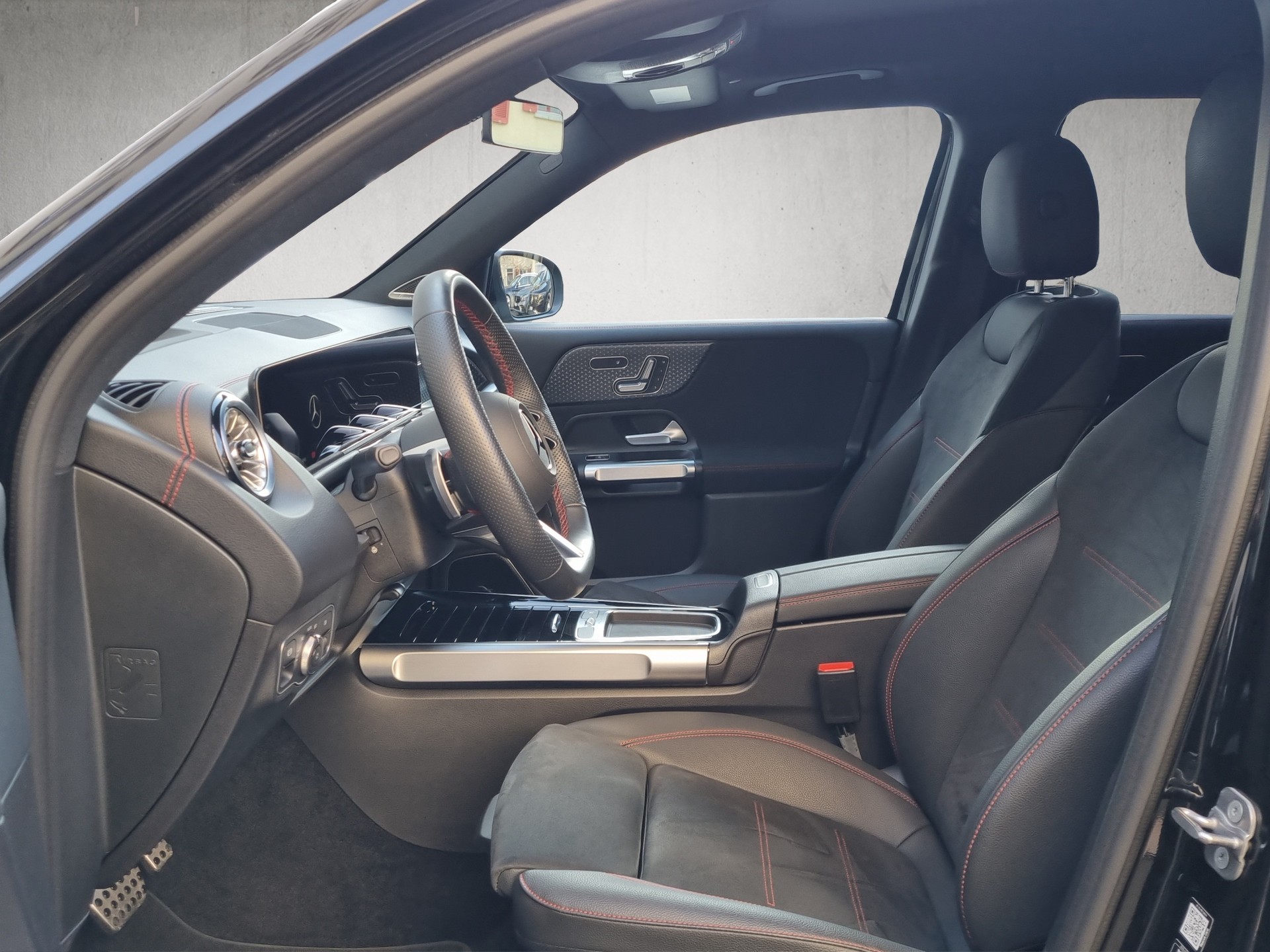 MERCEDES-BENZ EQB 350 - 9