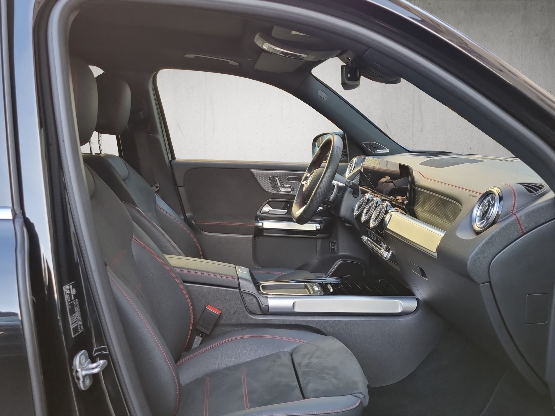 MERCEDES-BENZ EQB 350 - 13