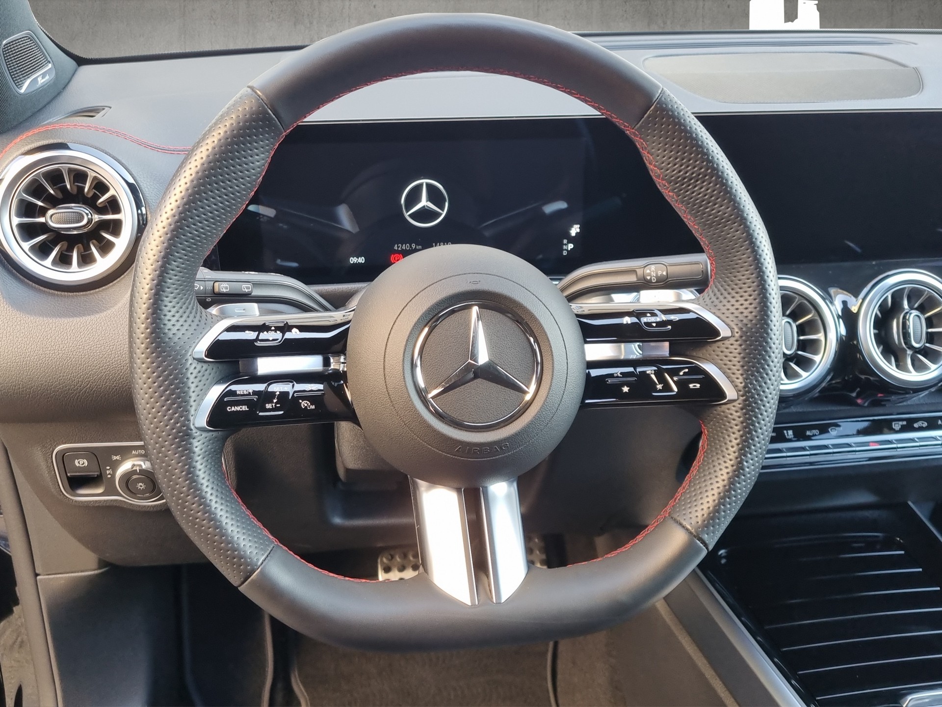 MERCEDES-BENZ EQB 350 - 10