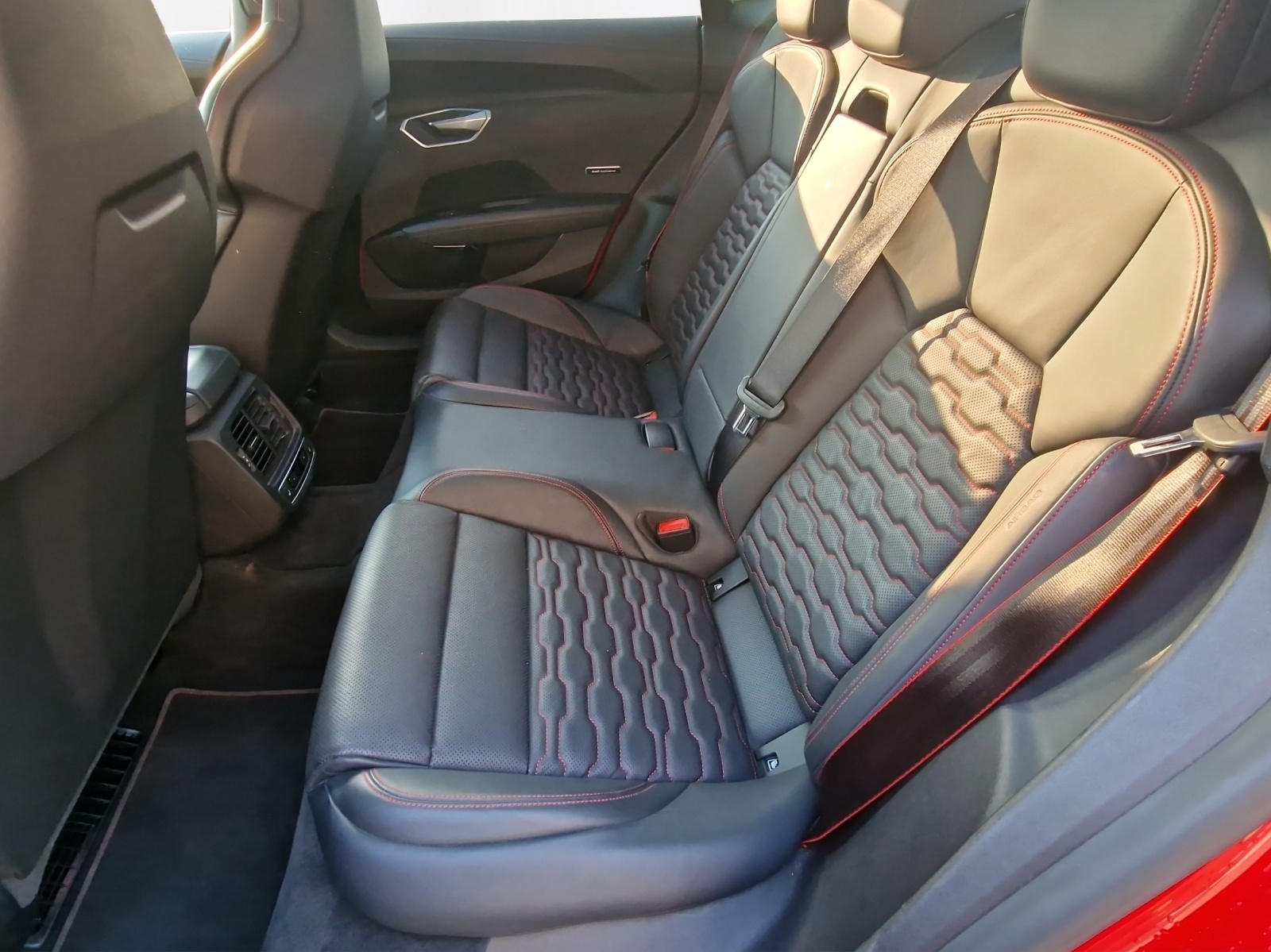 AUDI RS e-tron GT quattro - 11