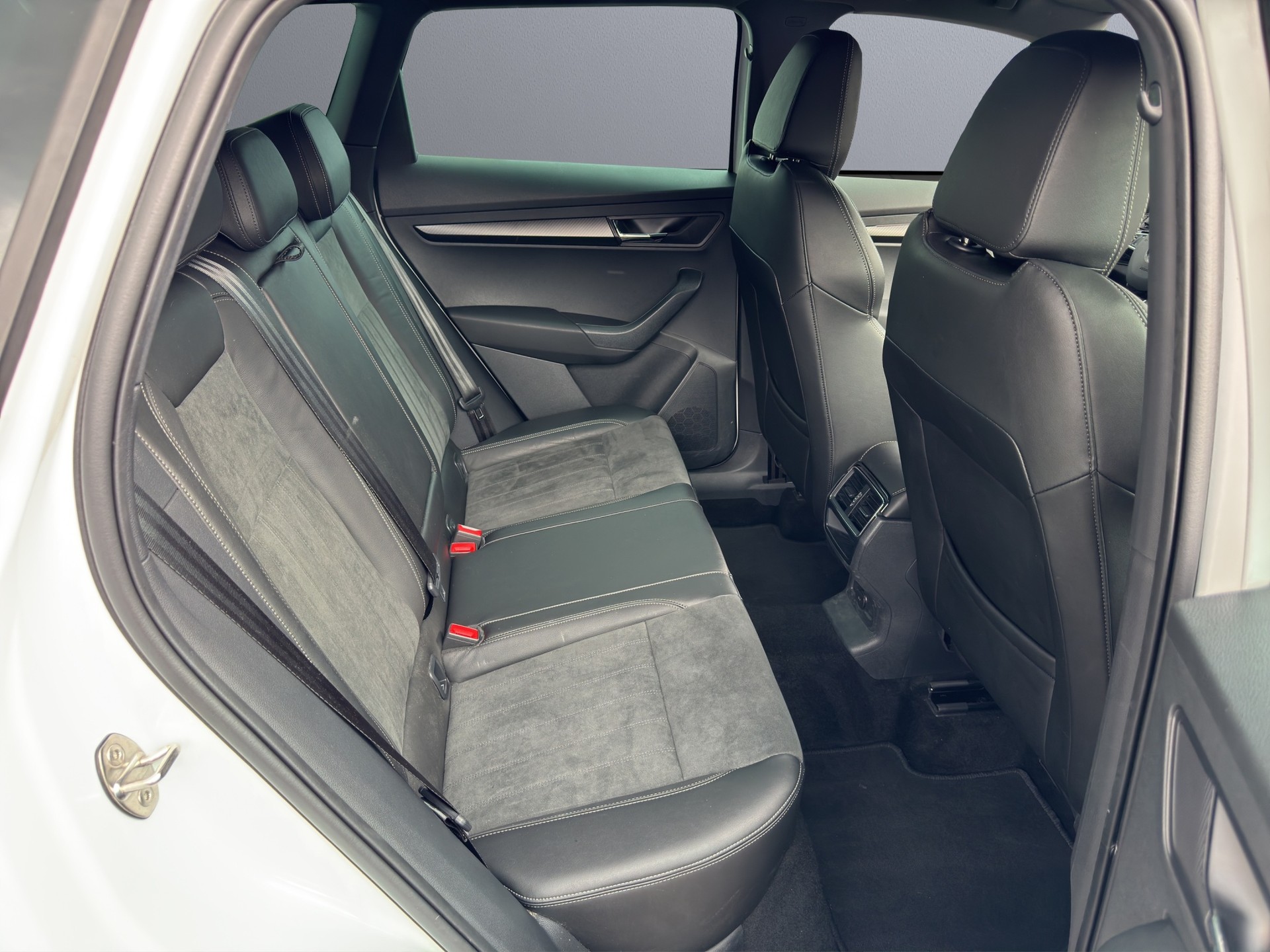 SKODA Karoq 2.0 TSI SportLine 4x4 DSG - 17