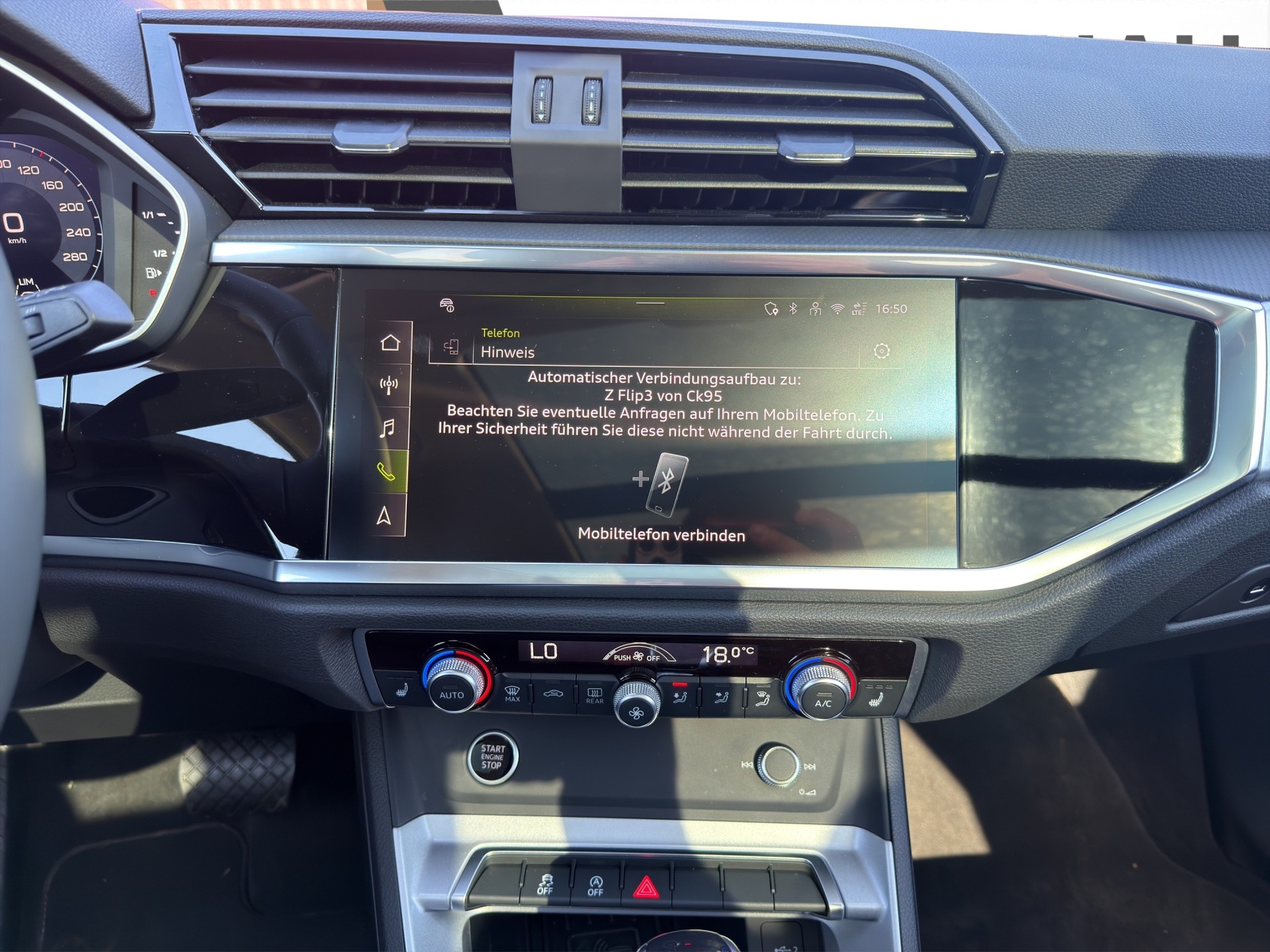 AUDI Q3 2.0 40 TFSI S line quattro S-Tronic Sky black - 22
