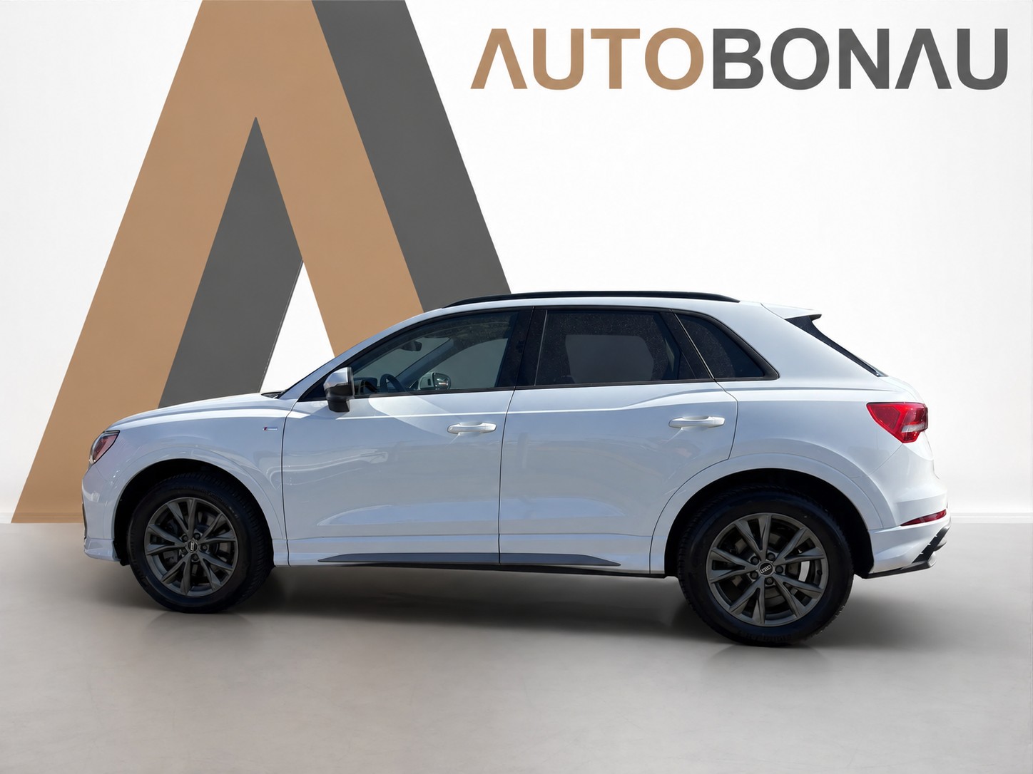 AUDI Q3 2.0 40 TFSI S line quattro S-Tronic Sky black - 32
