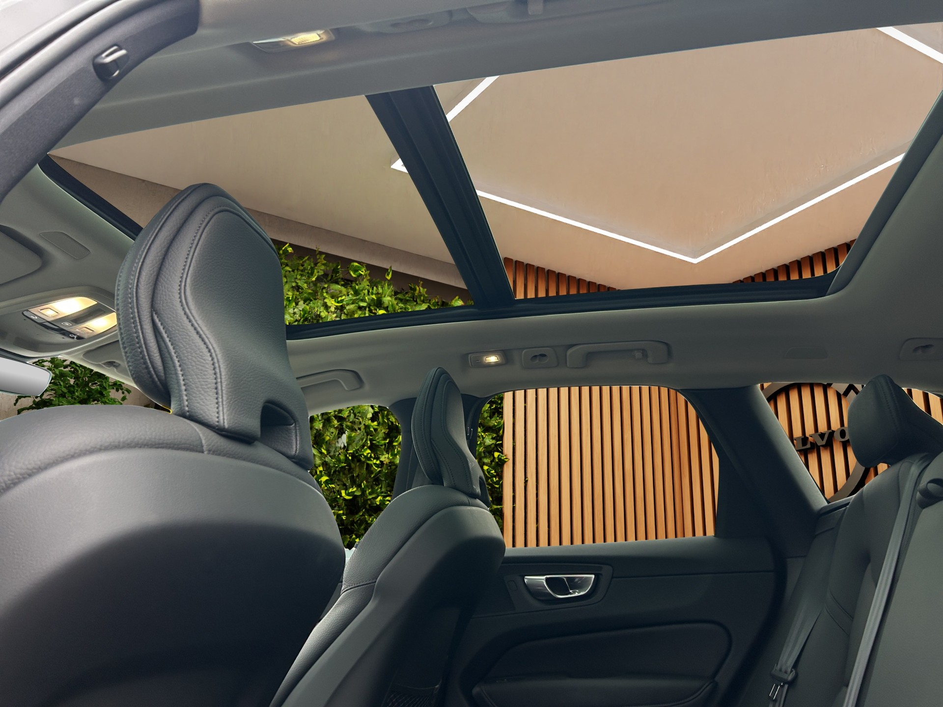VOLVO XC60 2.0 T6 TE Xcentric eAWD - 11