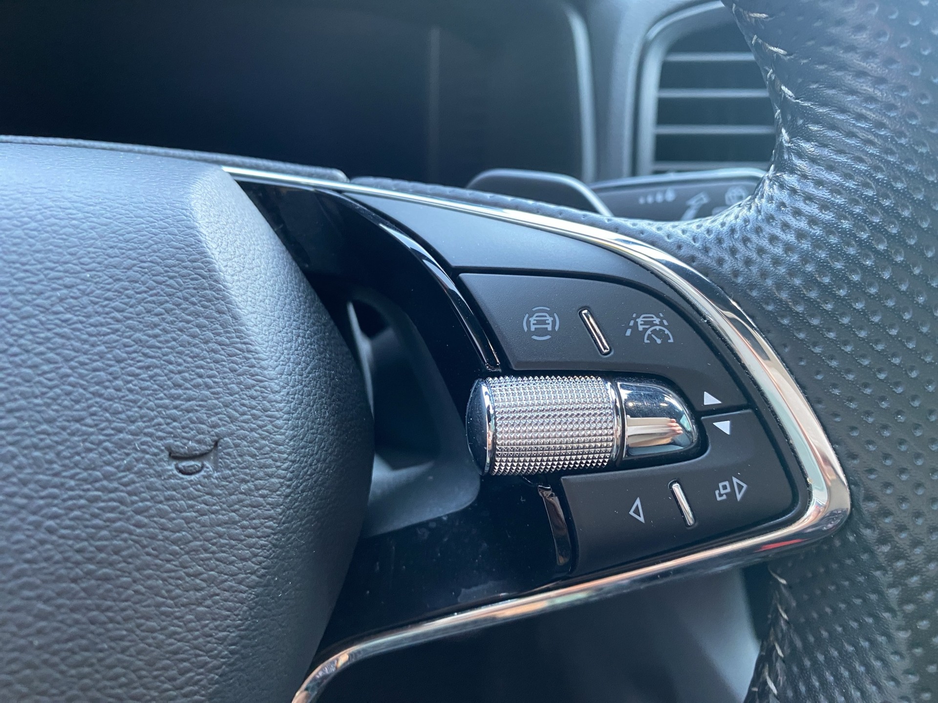 SKODA Karoq 2.0 TDI CR Sport Line 4x4 DSG - 11
