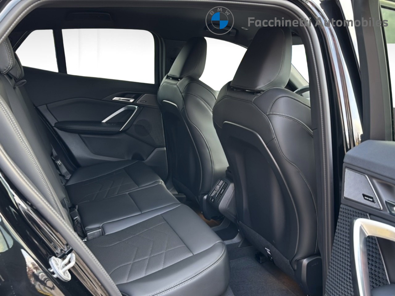 BMW iX2 eDrive 20 M Sport - 11