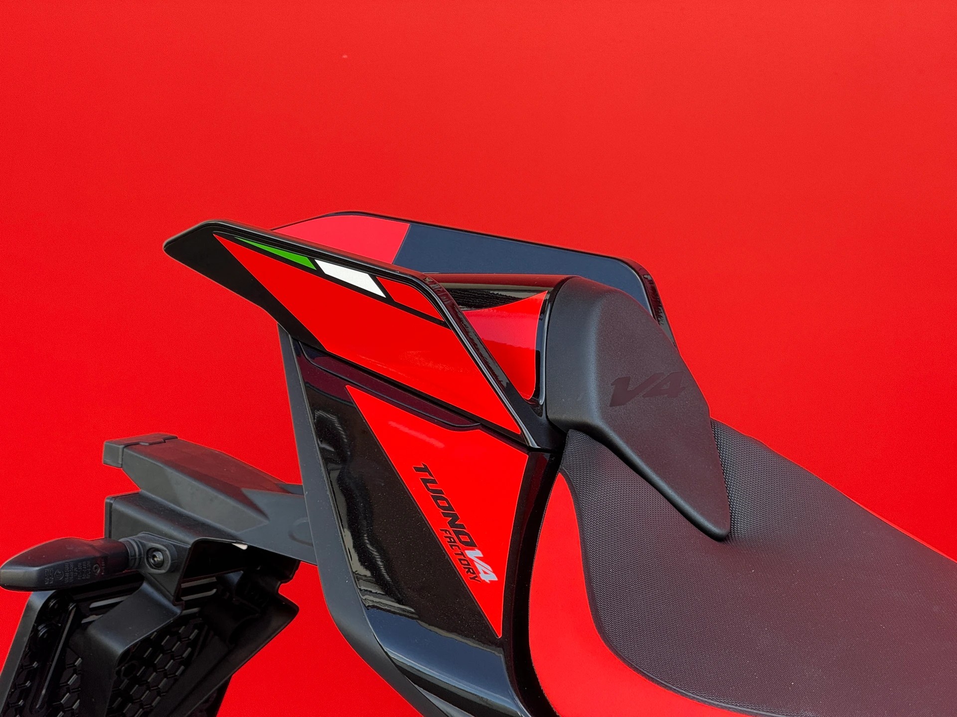 APRILIA Tuono V4 1100 Factory - 12