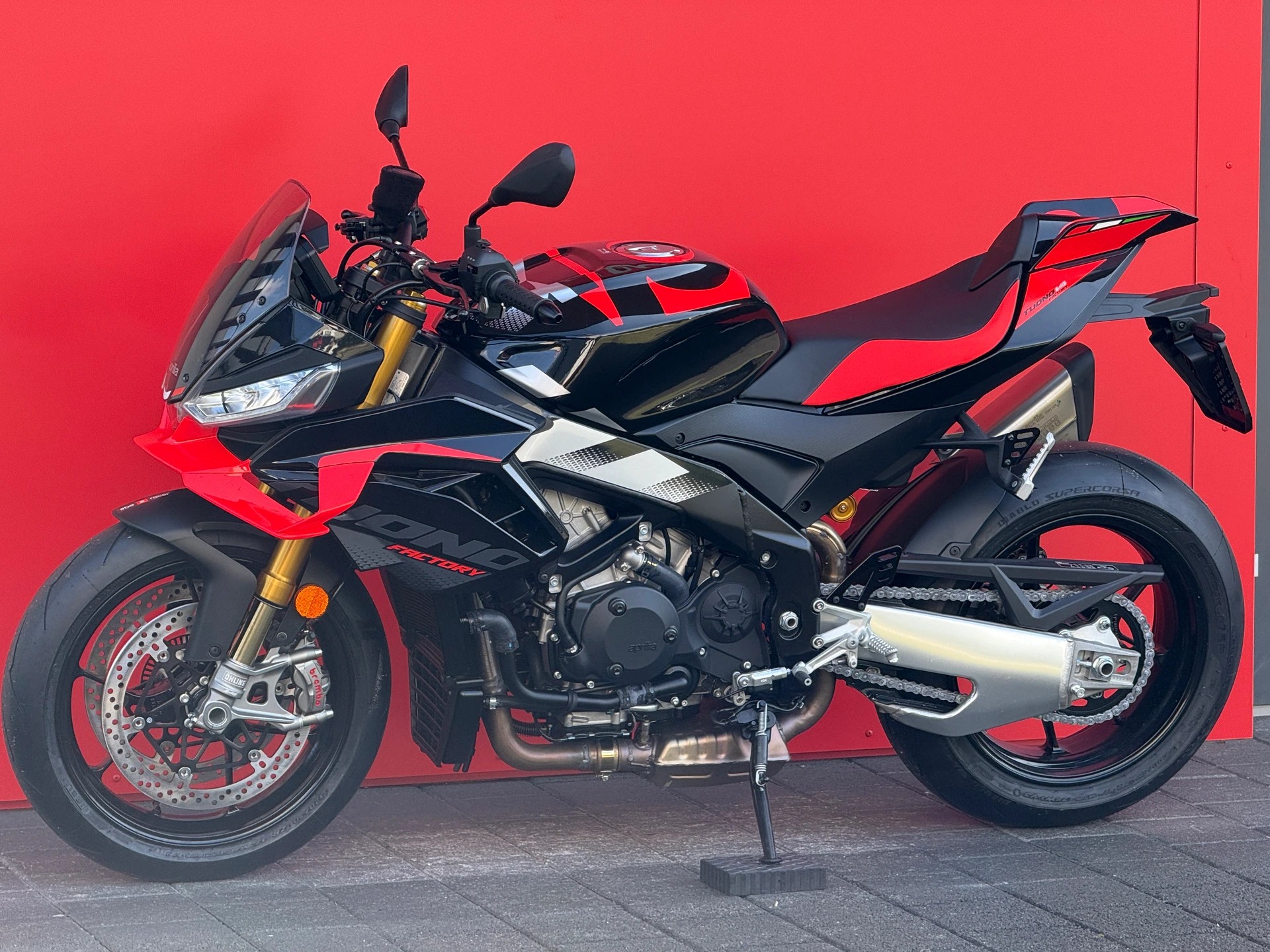 APRILIA Tuono V4 1100 Factory - 11