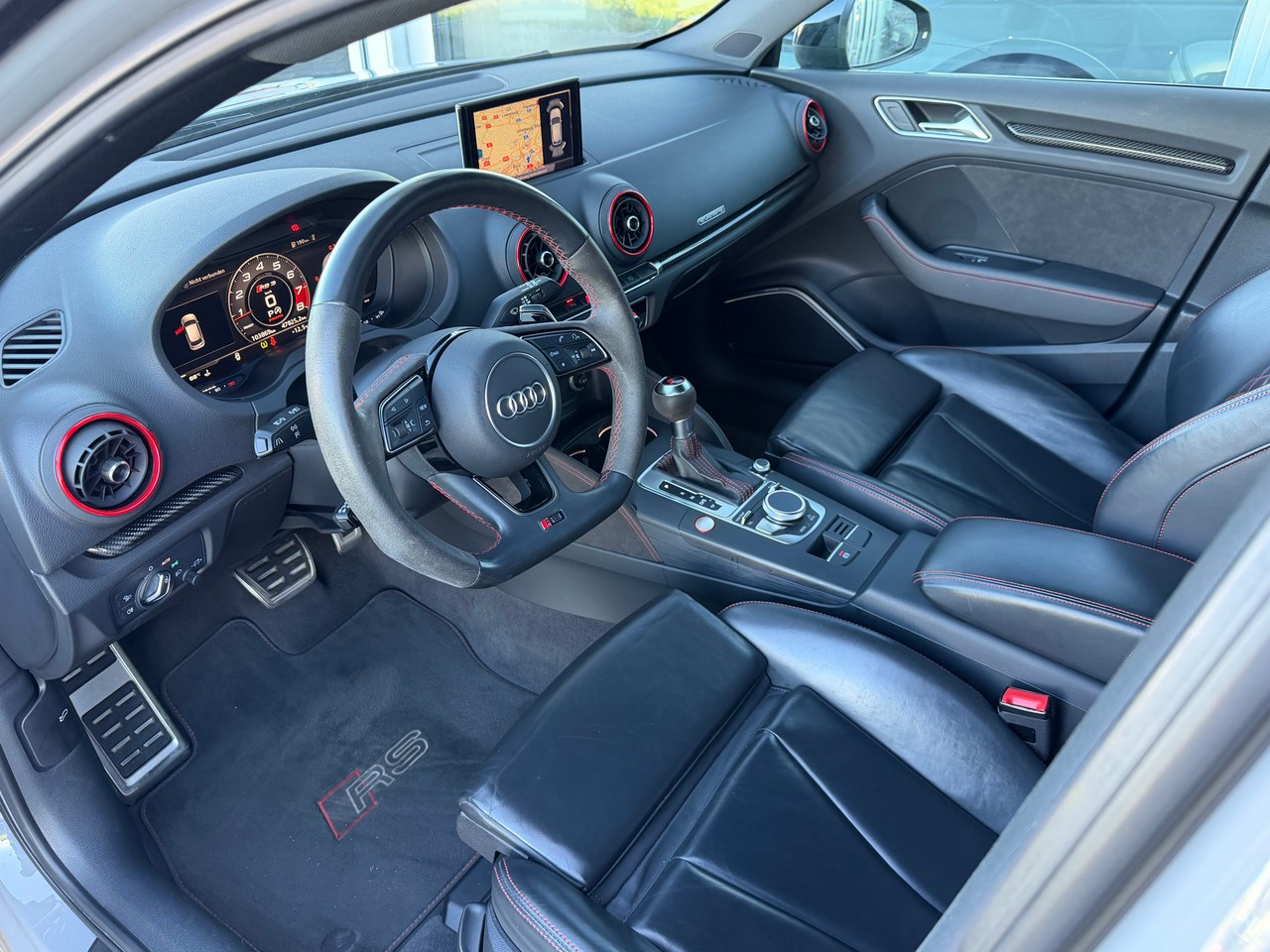 Audi RS3 Sportback 2.5 TSI quattro S-tronic, Bild 13