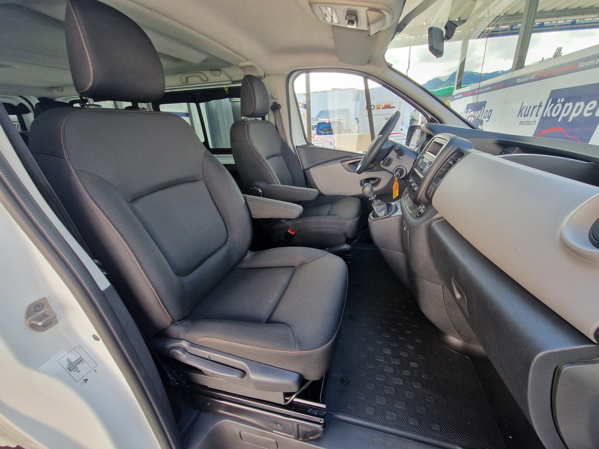 RENAULT TRAFIC 8 / 5er Campervan - 9