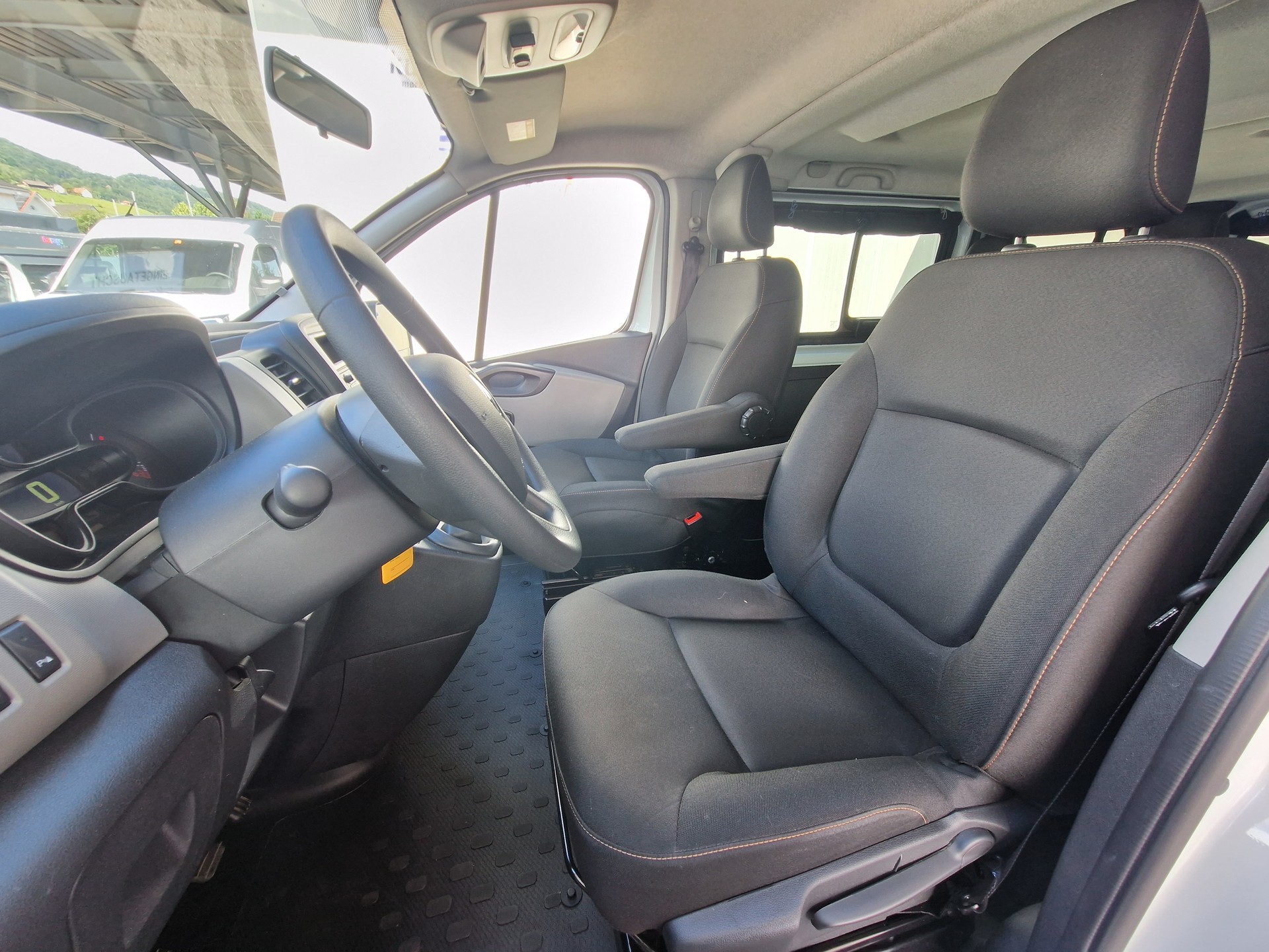 RENAULT TRAFIC 8 / 5er Campervan - 8