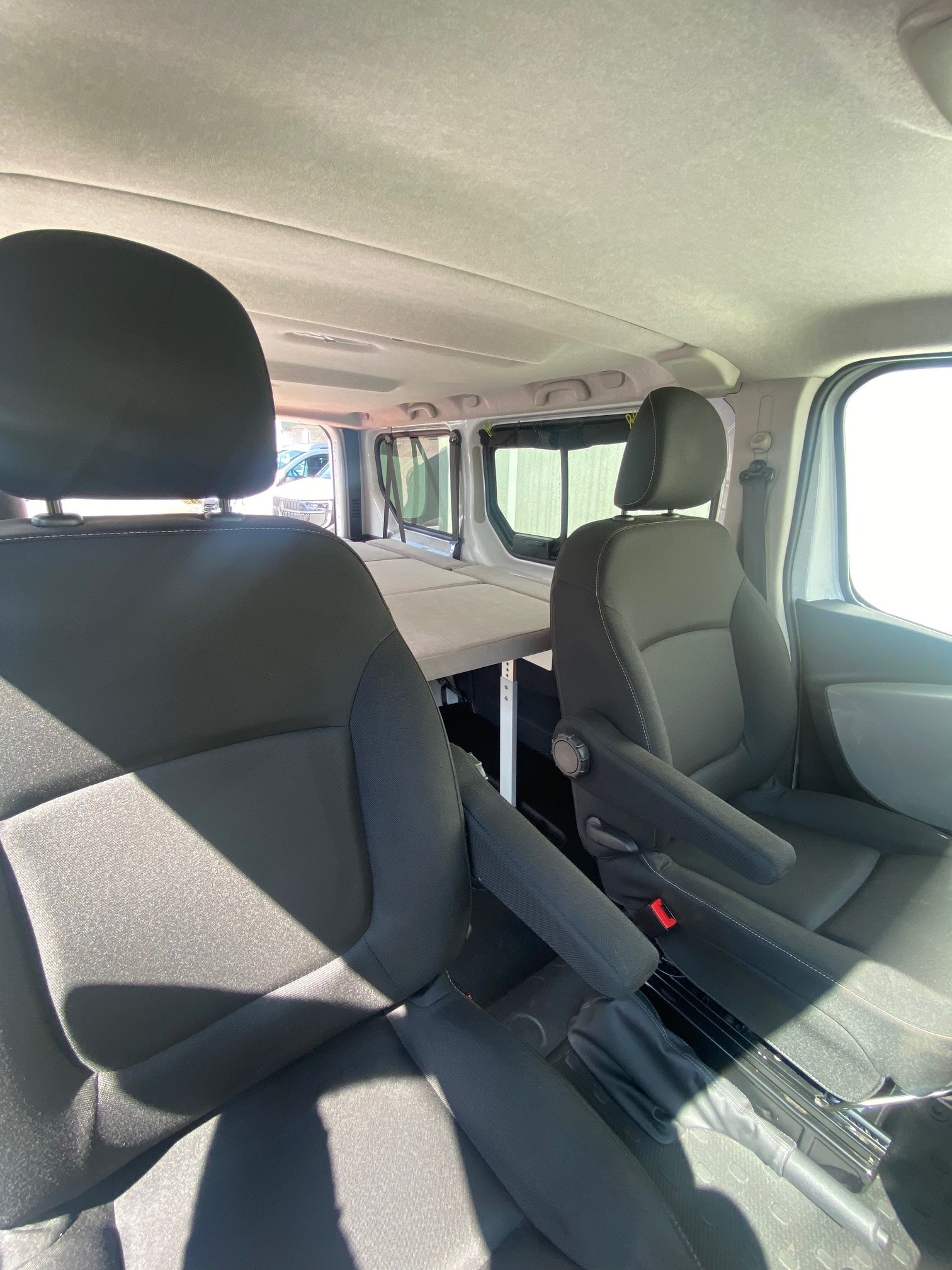 RENAULT TRAFIC 8 / 5er Campervan - 10