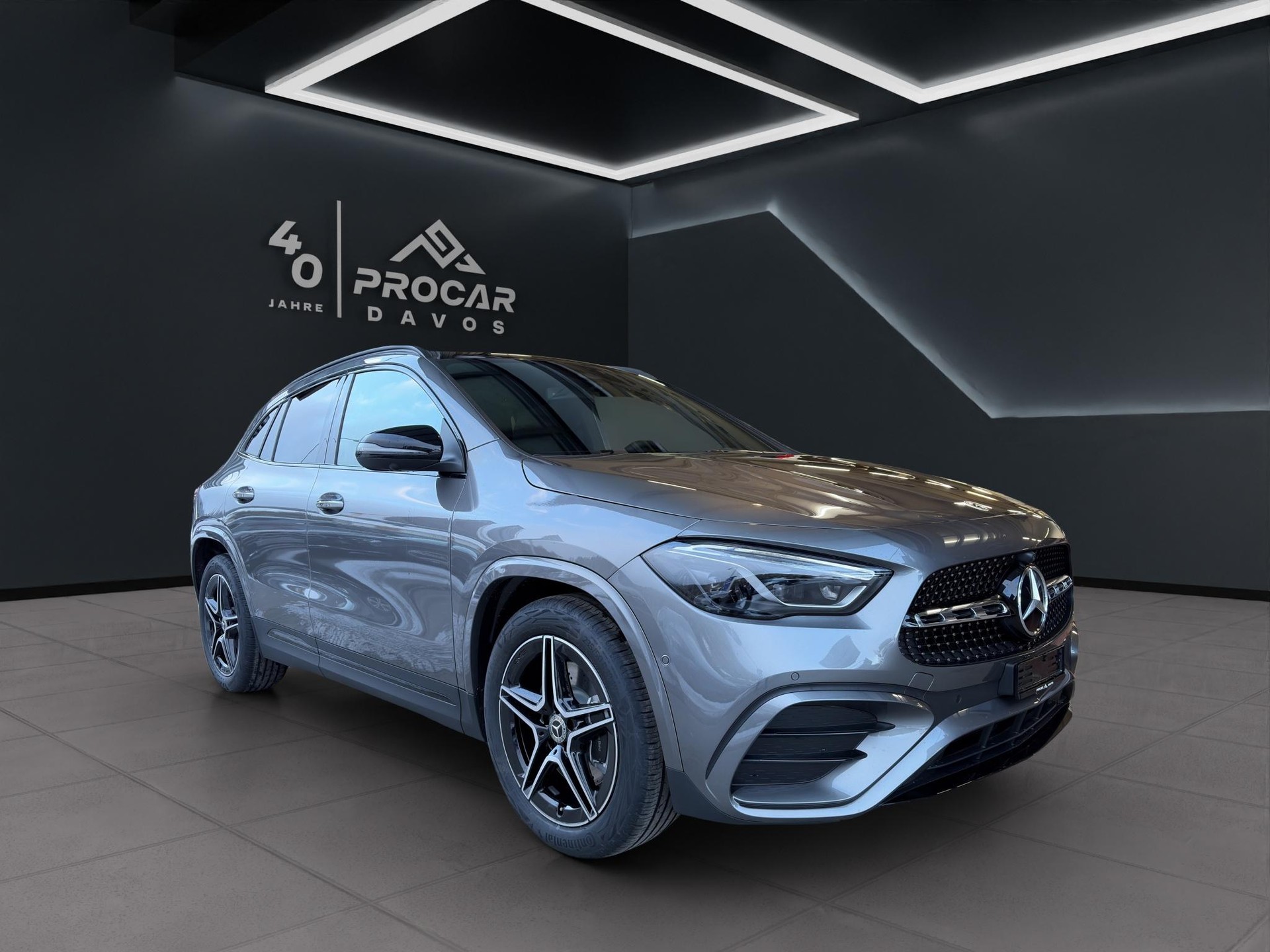 MERCEDES-BENZ GLA 250 Swiss Star AMG Line 4matic