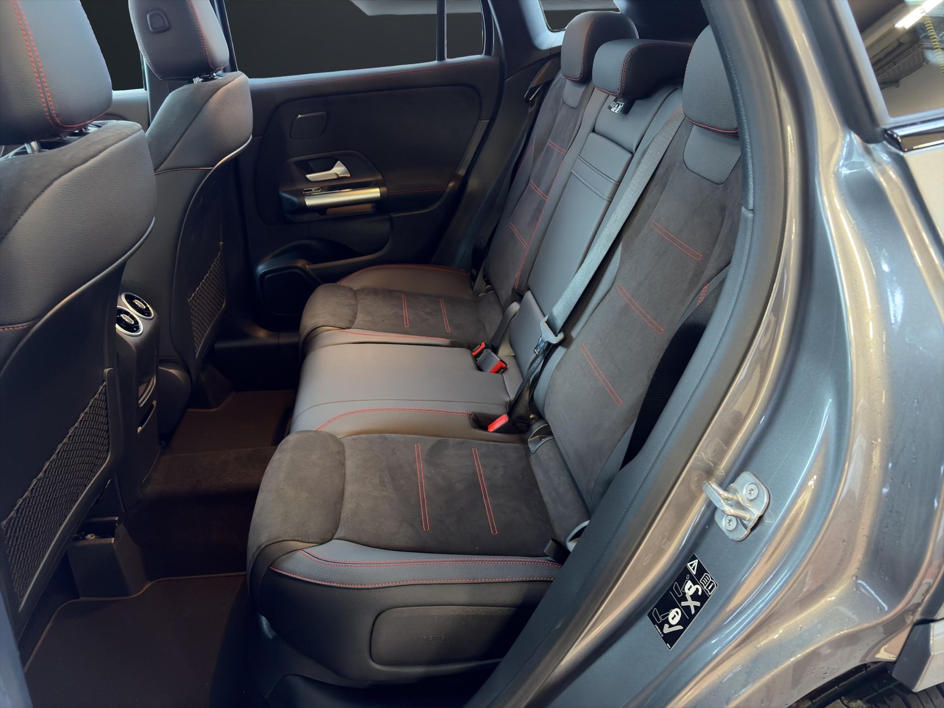 MERCEDES-BENZ GLA 250 Swiss Star AMG Line 4matic - 14