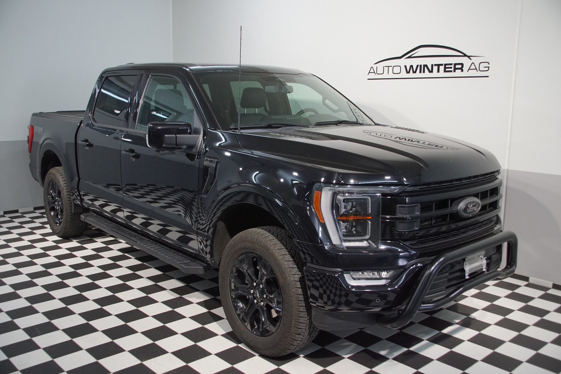 FORD F-150 Lariat FX4 V8