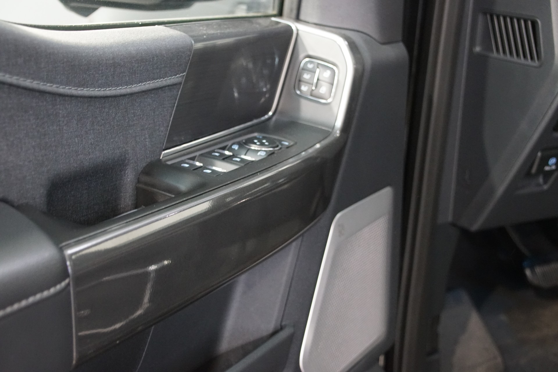 FORD F-150 Lariat FX4 V8 - 17