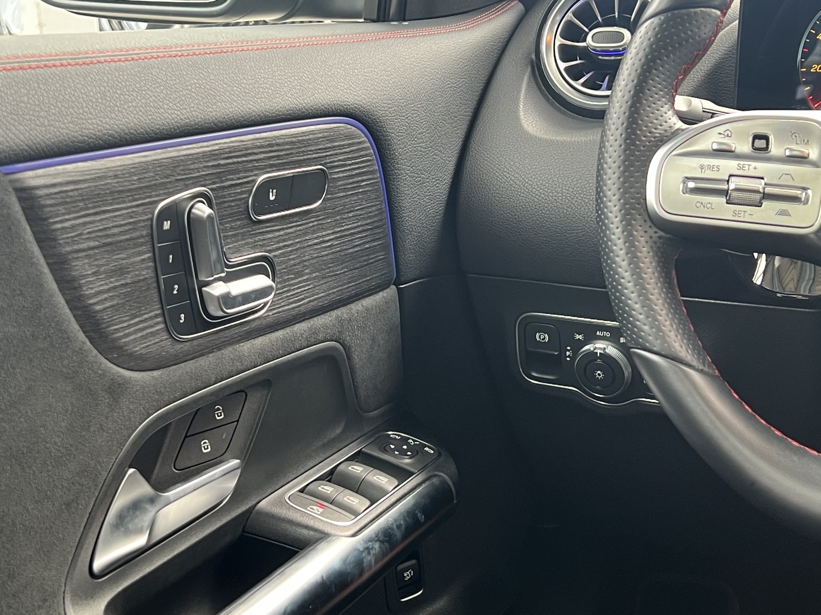 MERCEDES-BENZ GLA 250 4Matic AMG Line 8G-DCT - 13